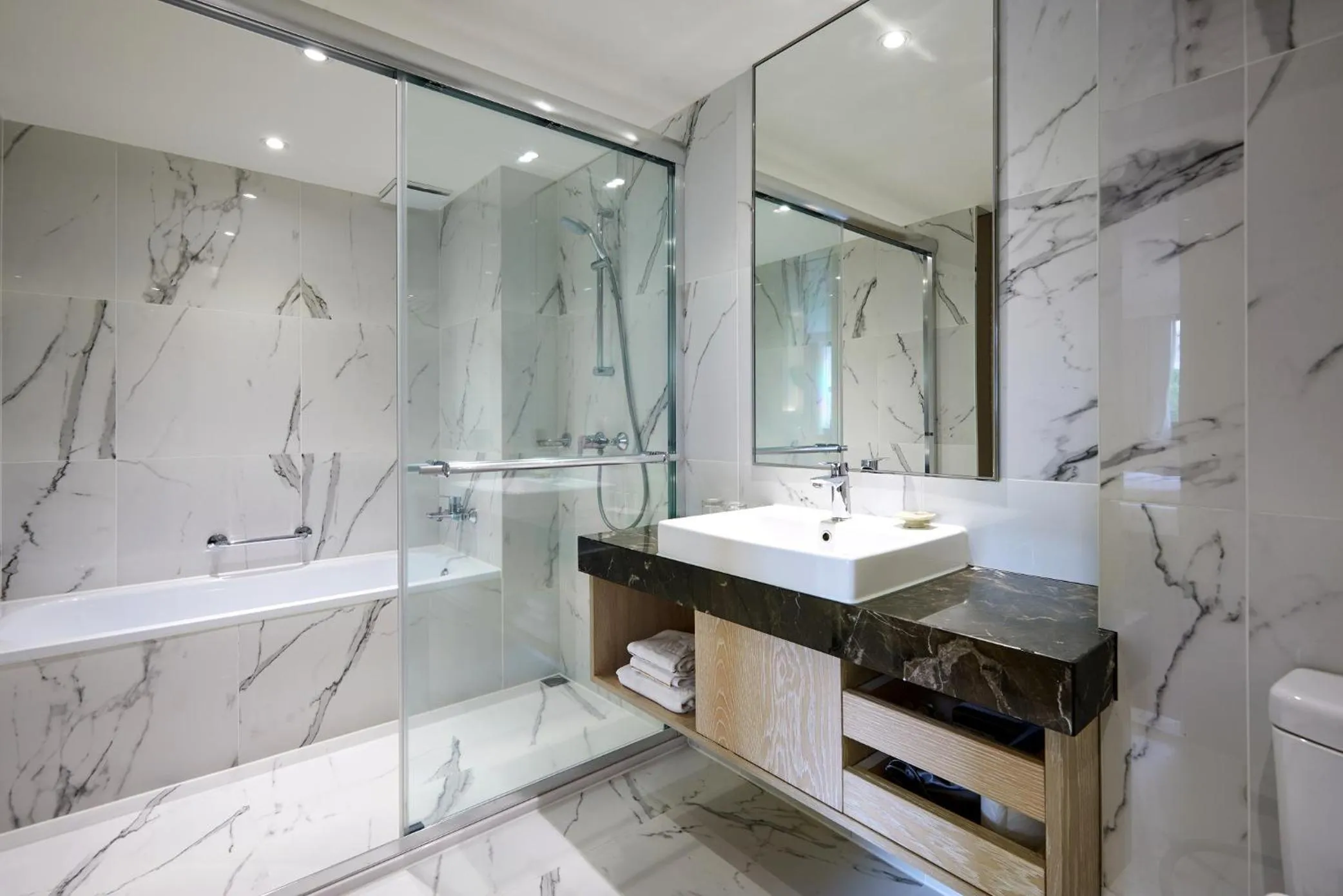 Shower in K Hotel Taipei II