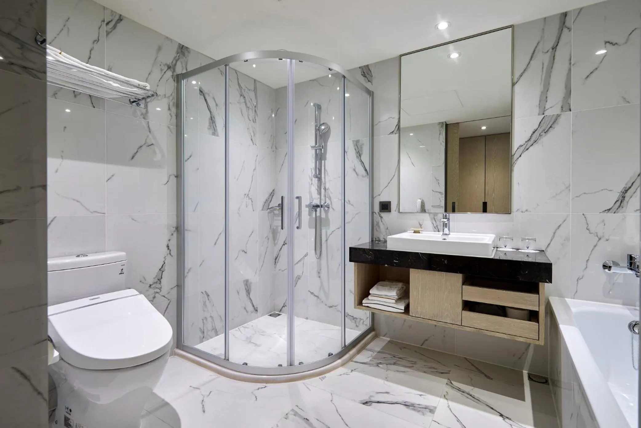 Shower in K Hotel Taipei II