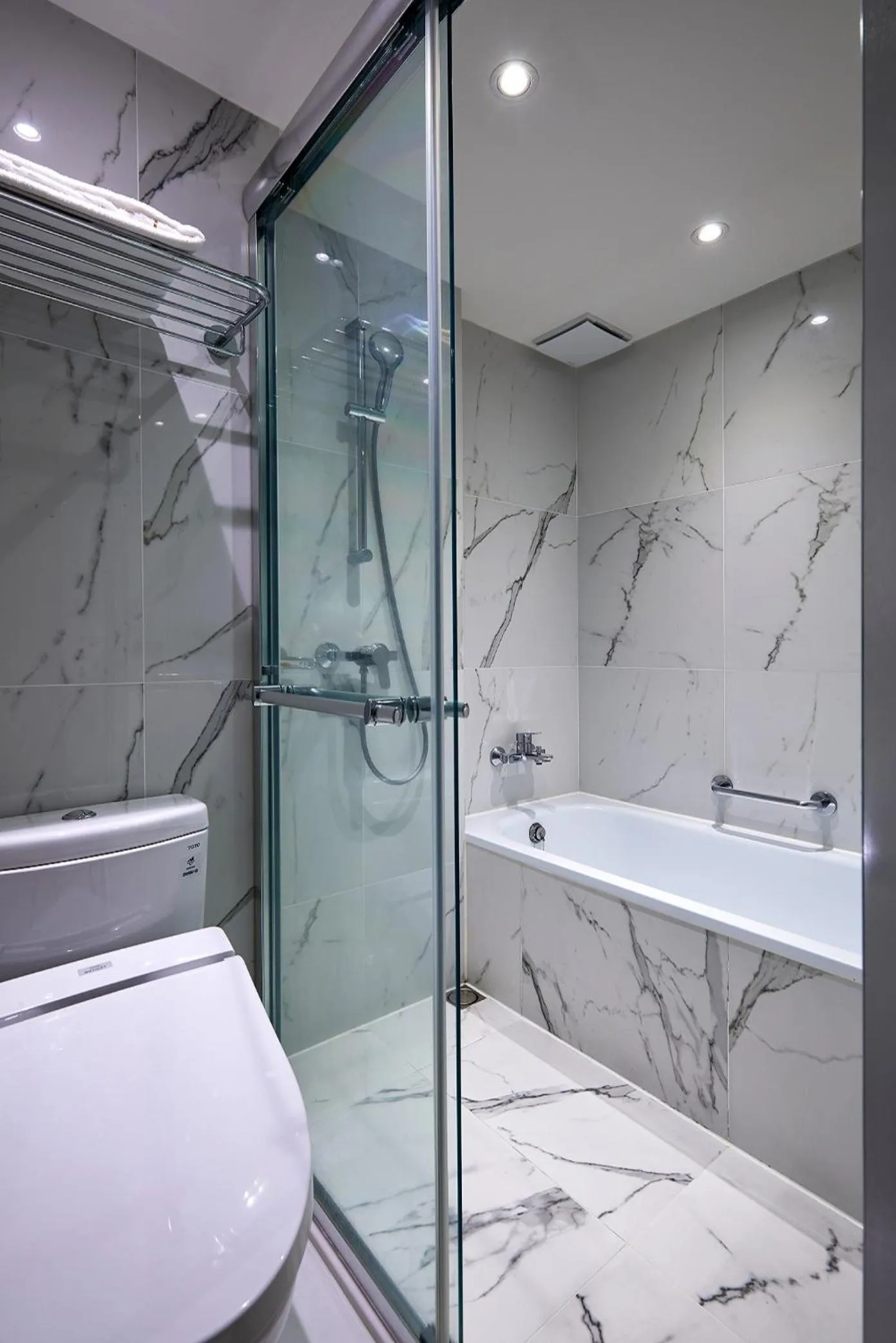 Shower in K Hotel Taipei II