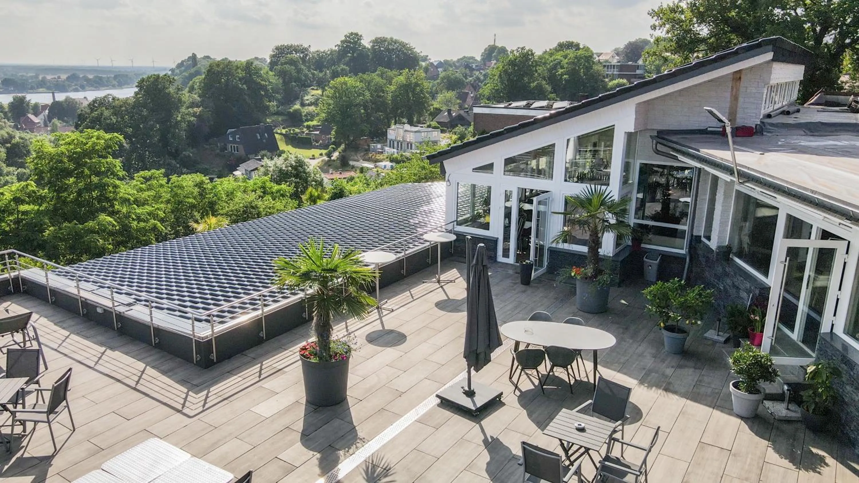 Property building in Hotel Zum Halbmond