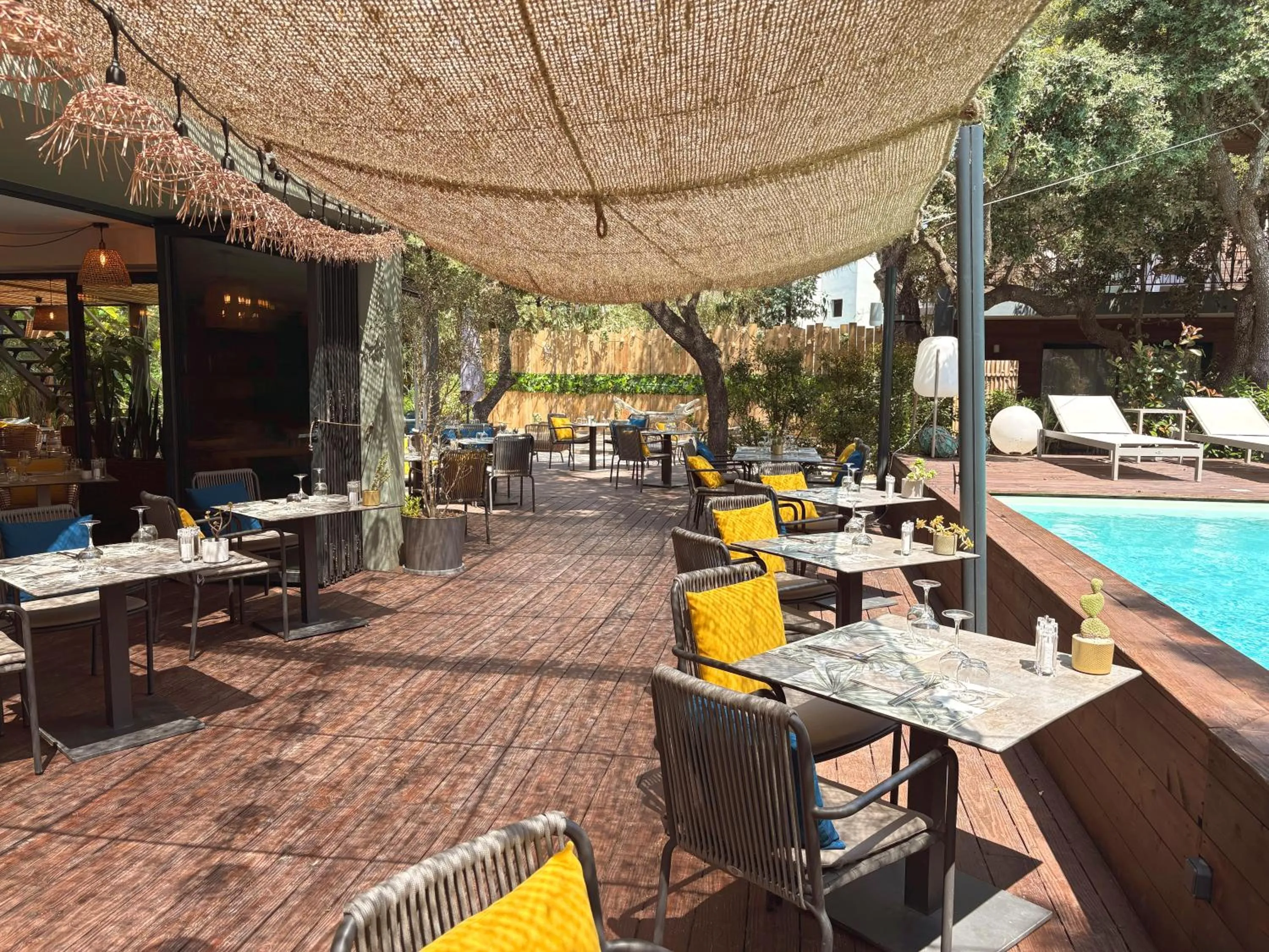 Restaurant/places to eat in Le Lodge des Îles d'Or