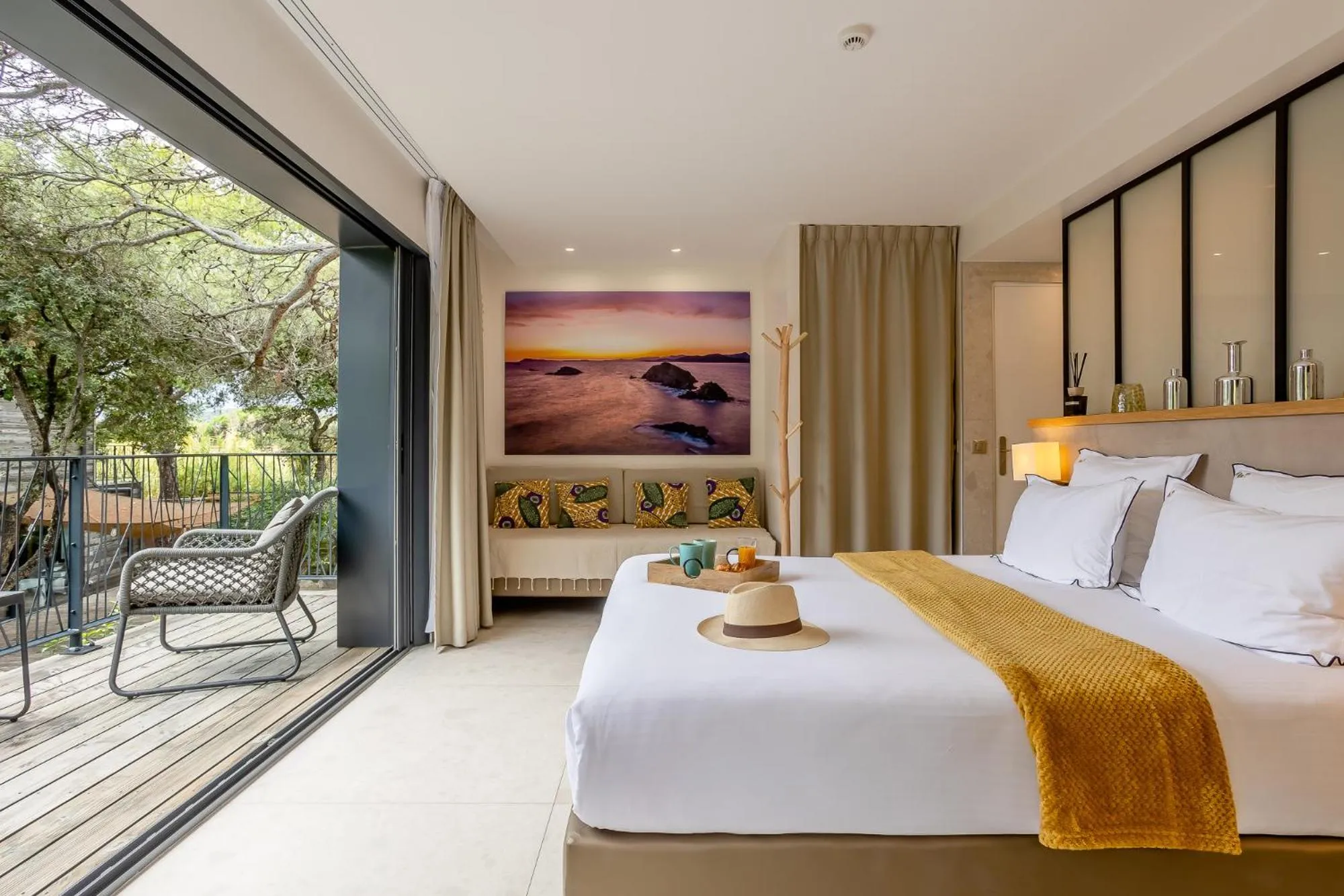 Balcony/Terrace, Bed in Le Lodge des Îles d'Or