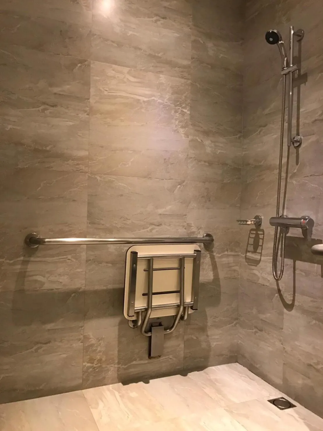 Shower in K Hotel Taipei Songjiang