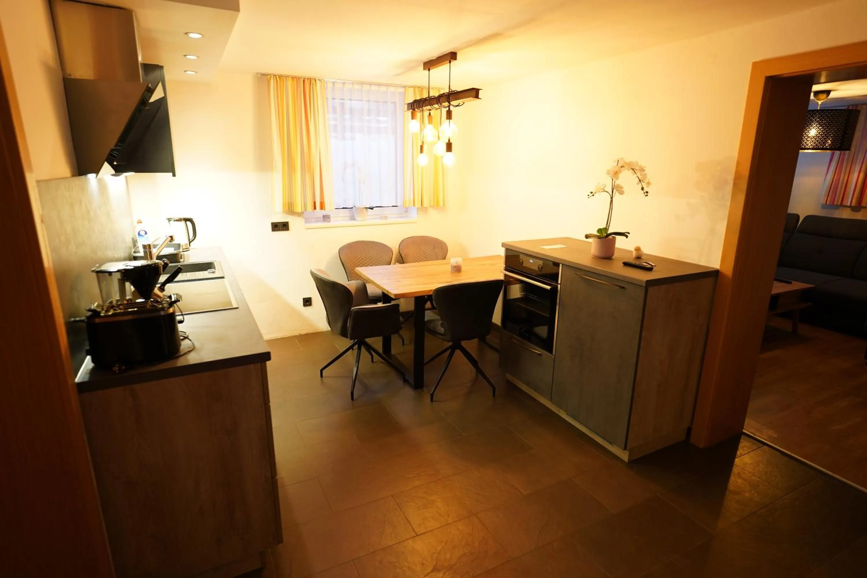 Dining area in Elinas Mountain Views