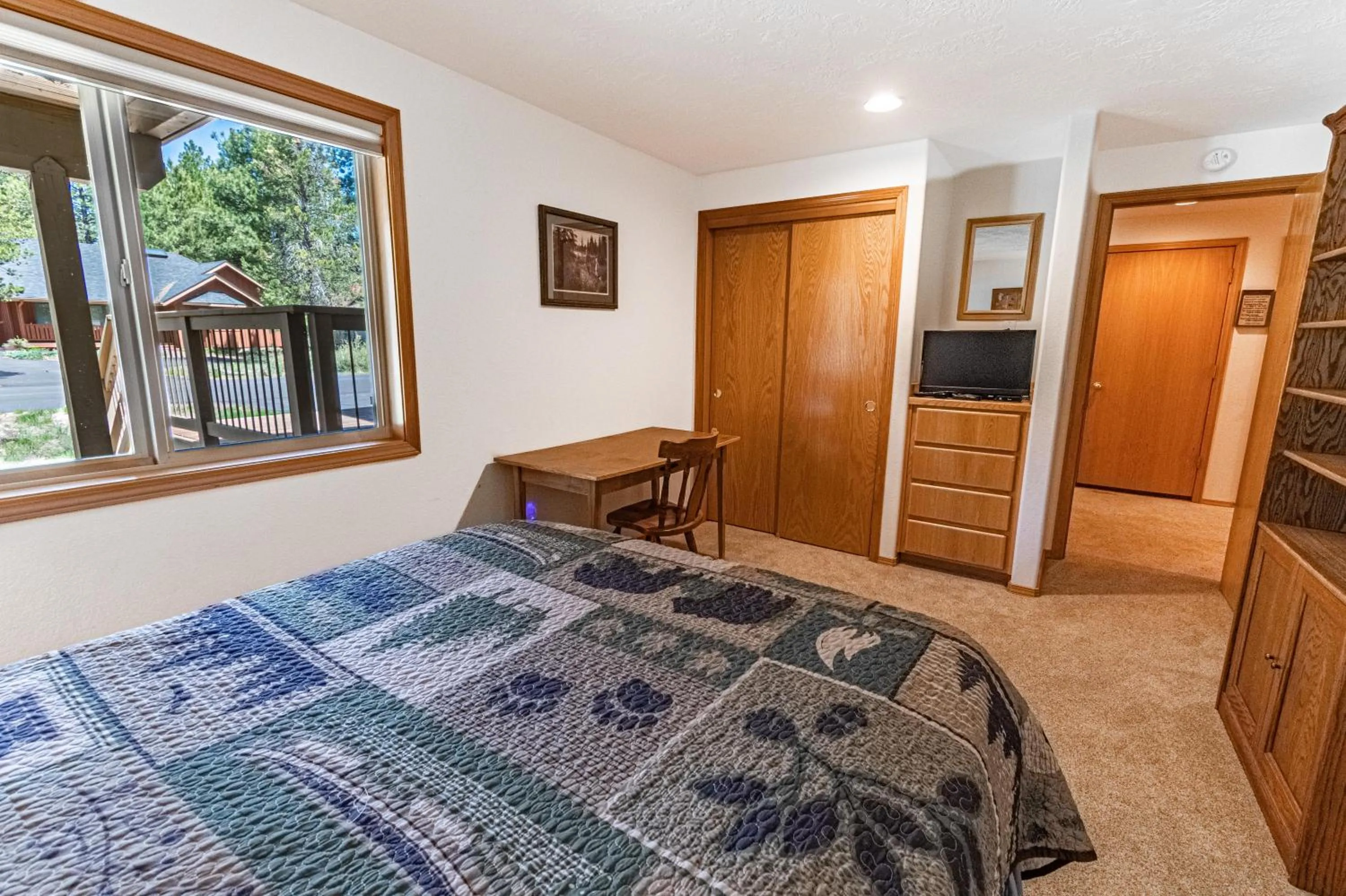 Bed in Warbler - Unit 15