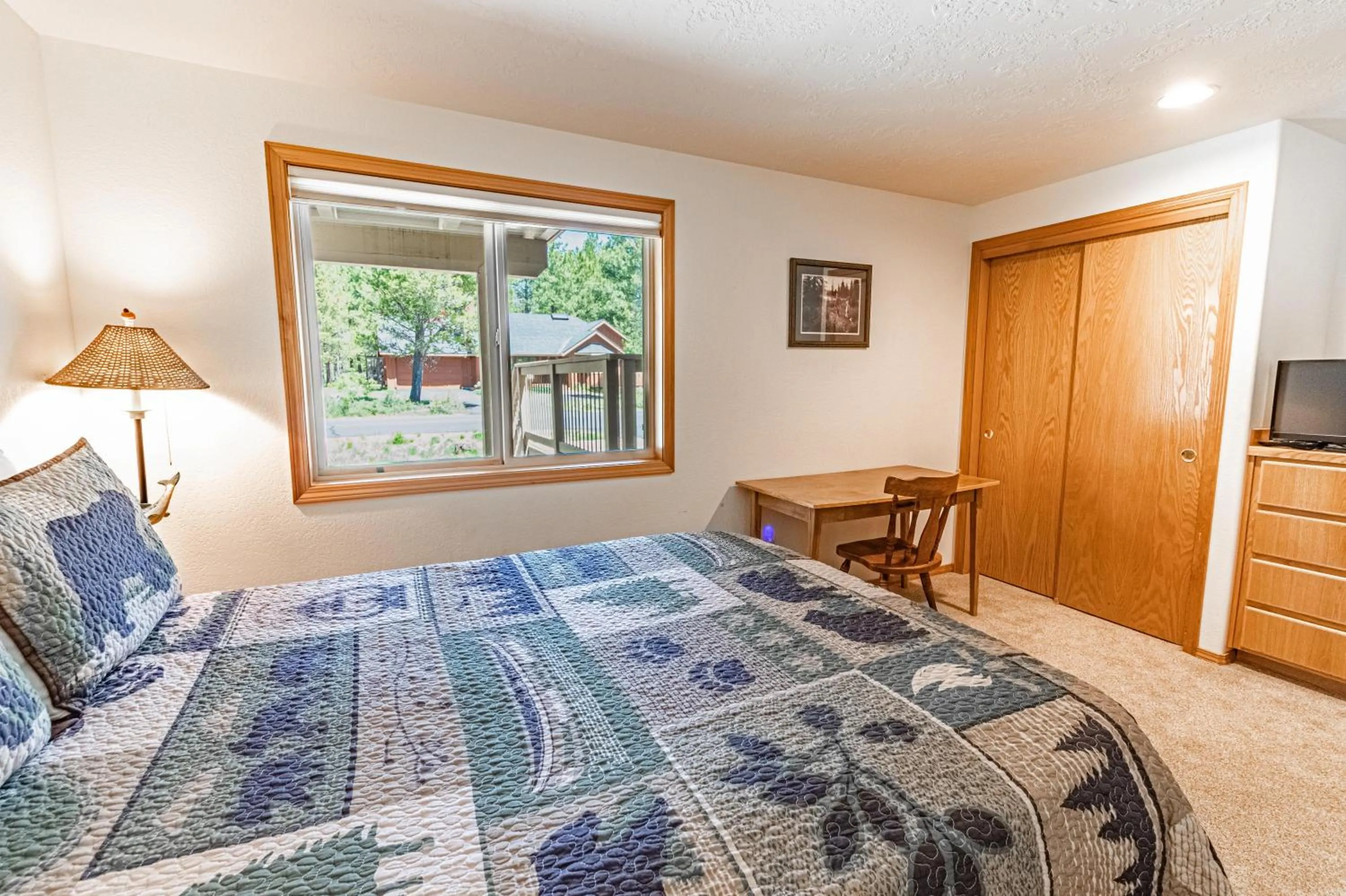 Bed in Warbler - Unit 15