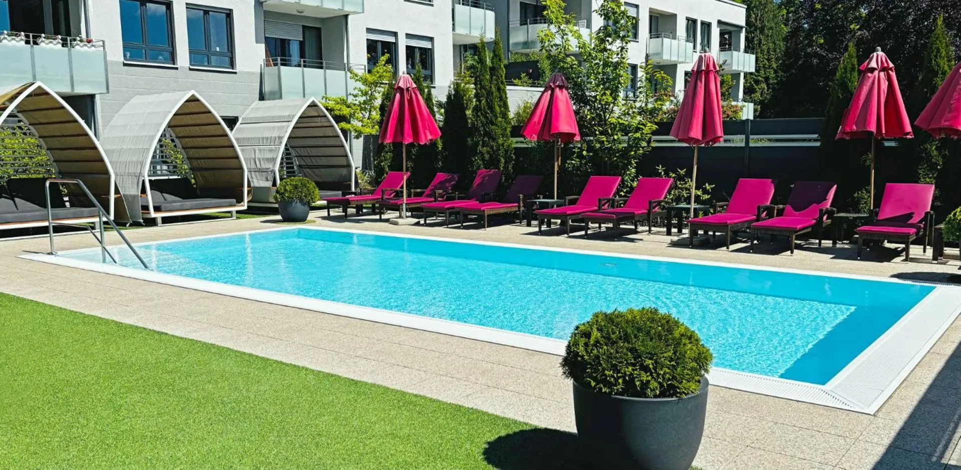 Swimming pool in Göbel`s Hotel Quellenhof