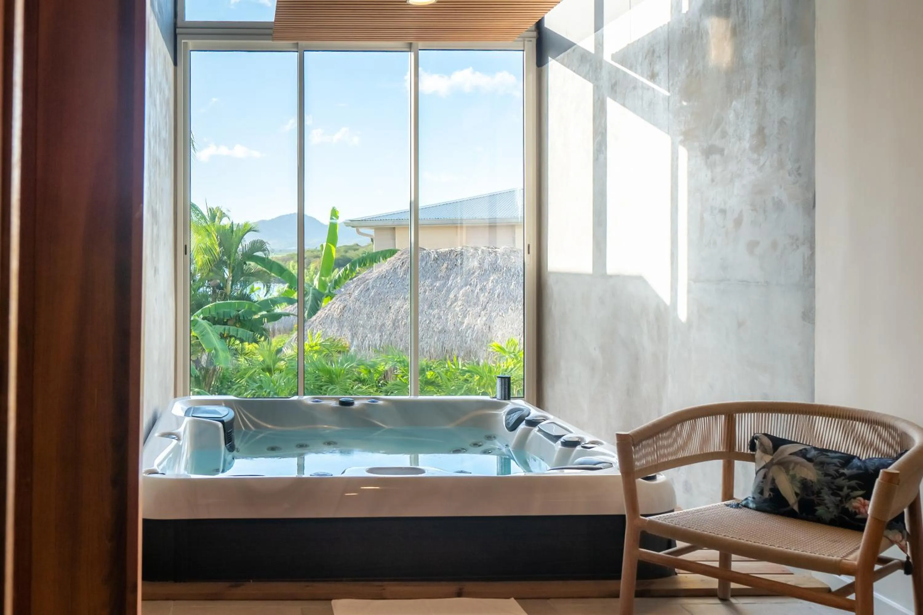 Hot Tub in Hôtel Iloma