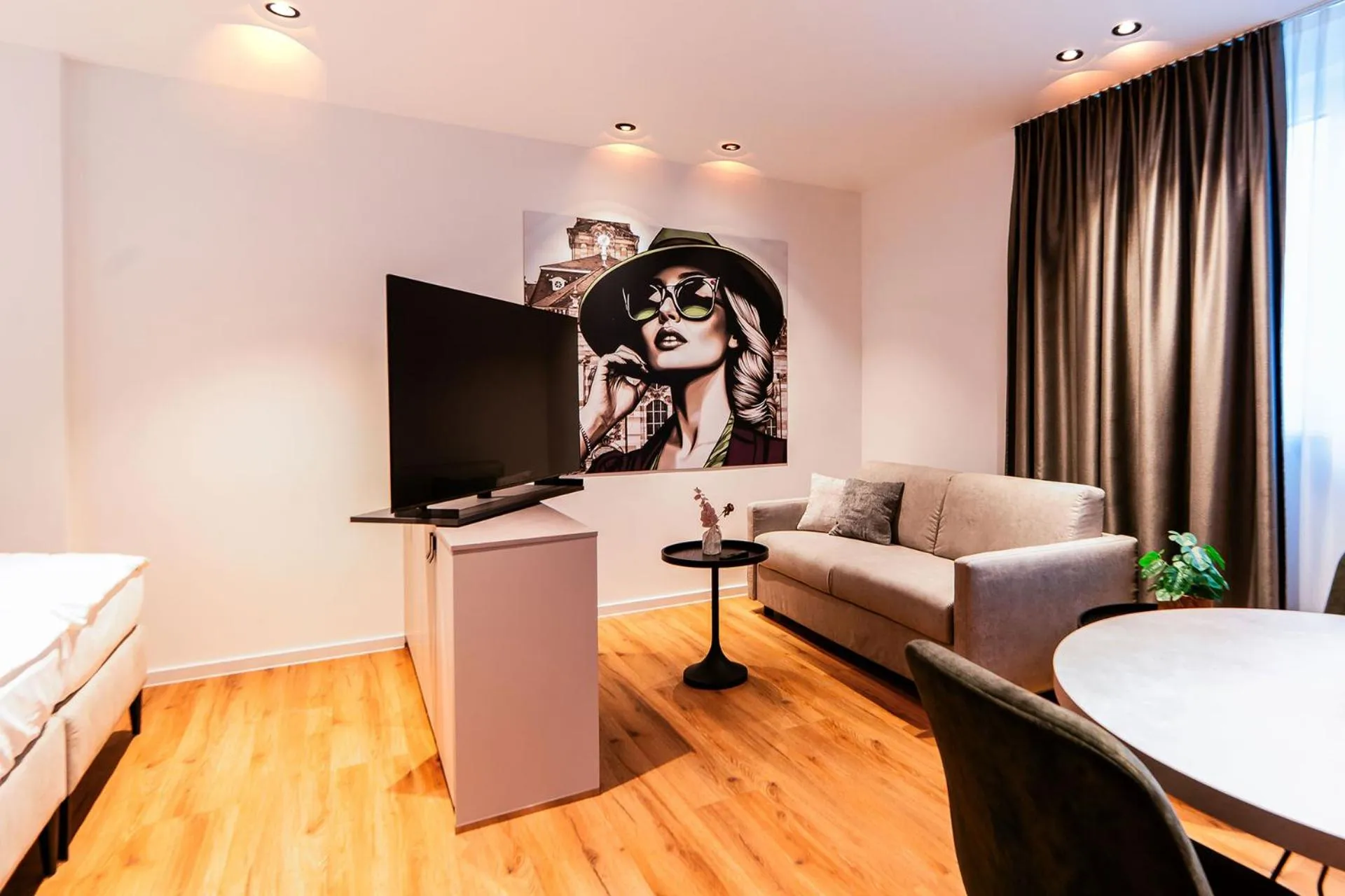 TV and multimedia, Bed in Hotel Am Triller - Hotel & Serviced Apartments