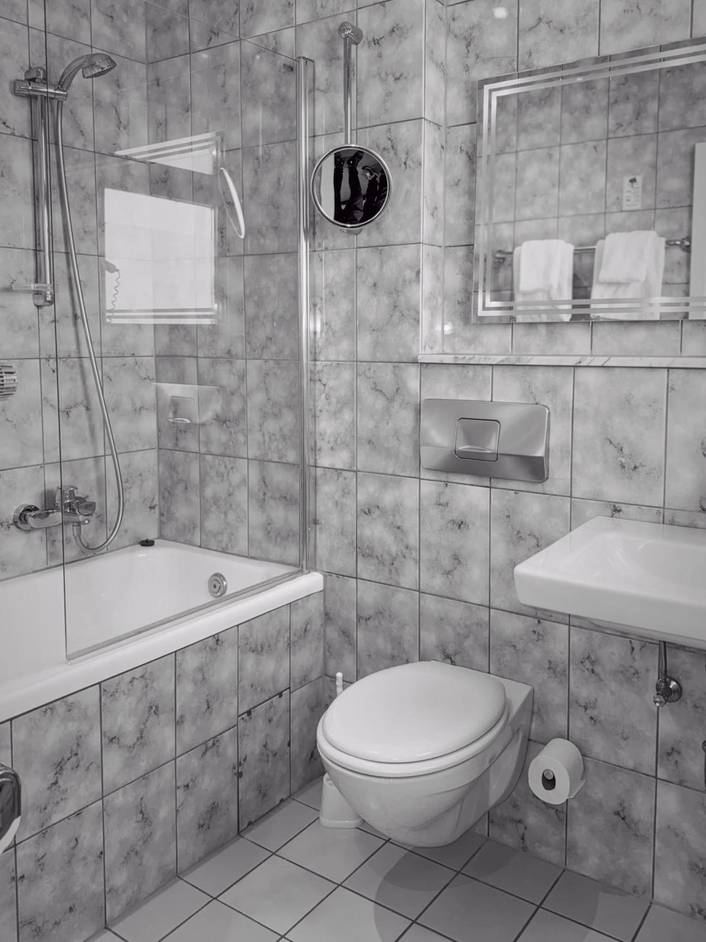 Bath in Hotel Am Triller - Hotel & Serviced Apartments