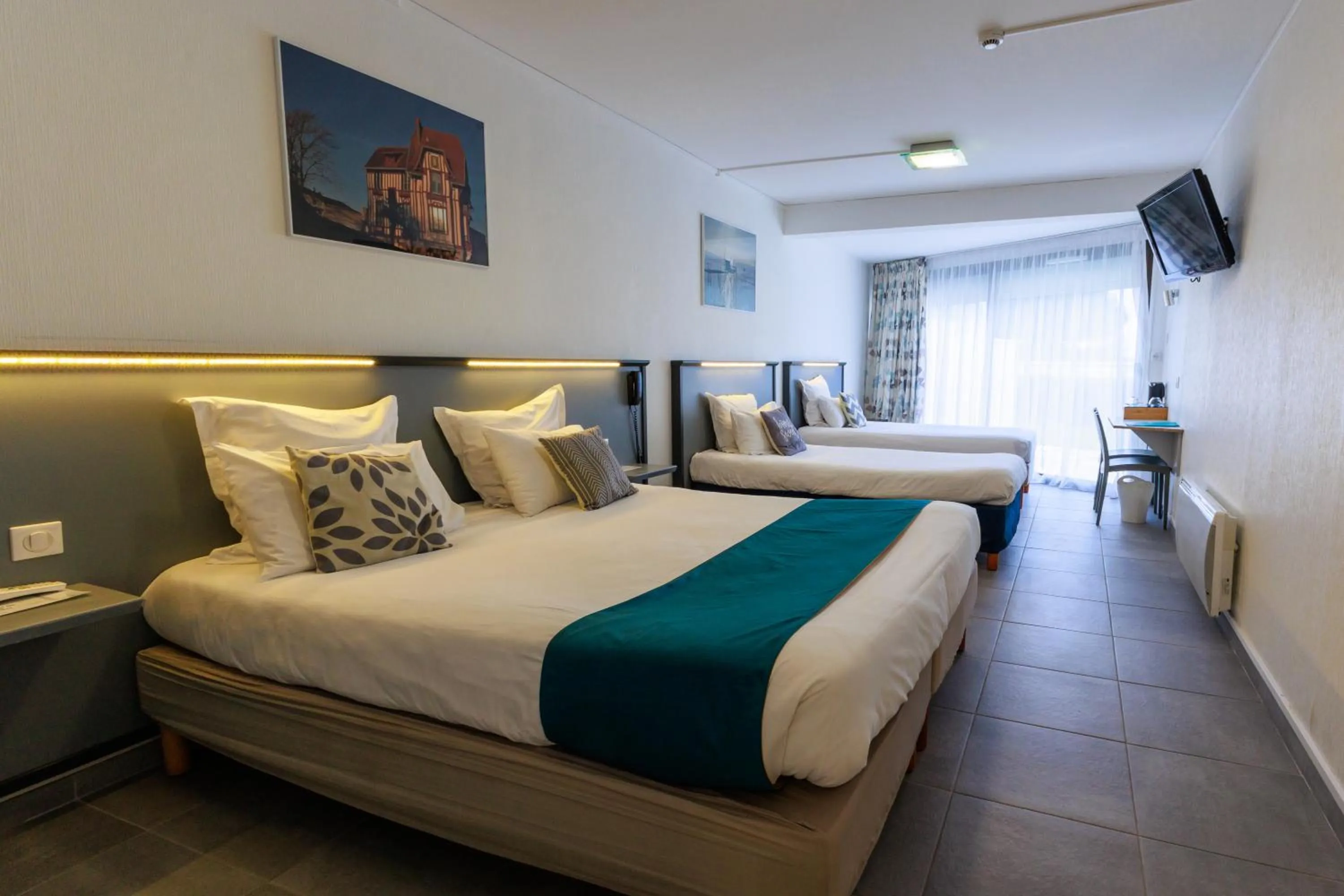 Bedroom, Bed in Logis Hôtel Le Rochelois