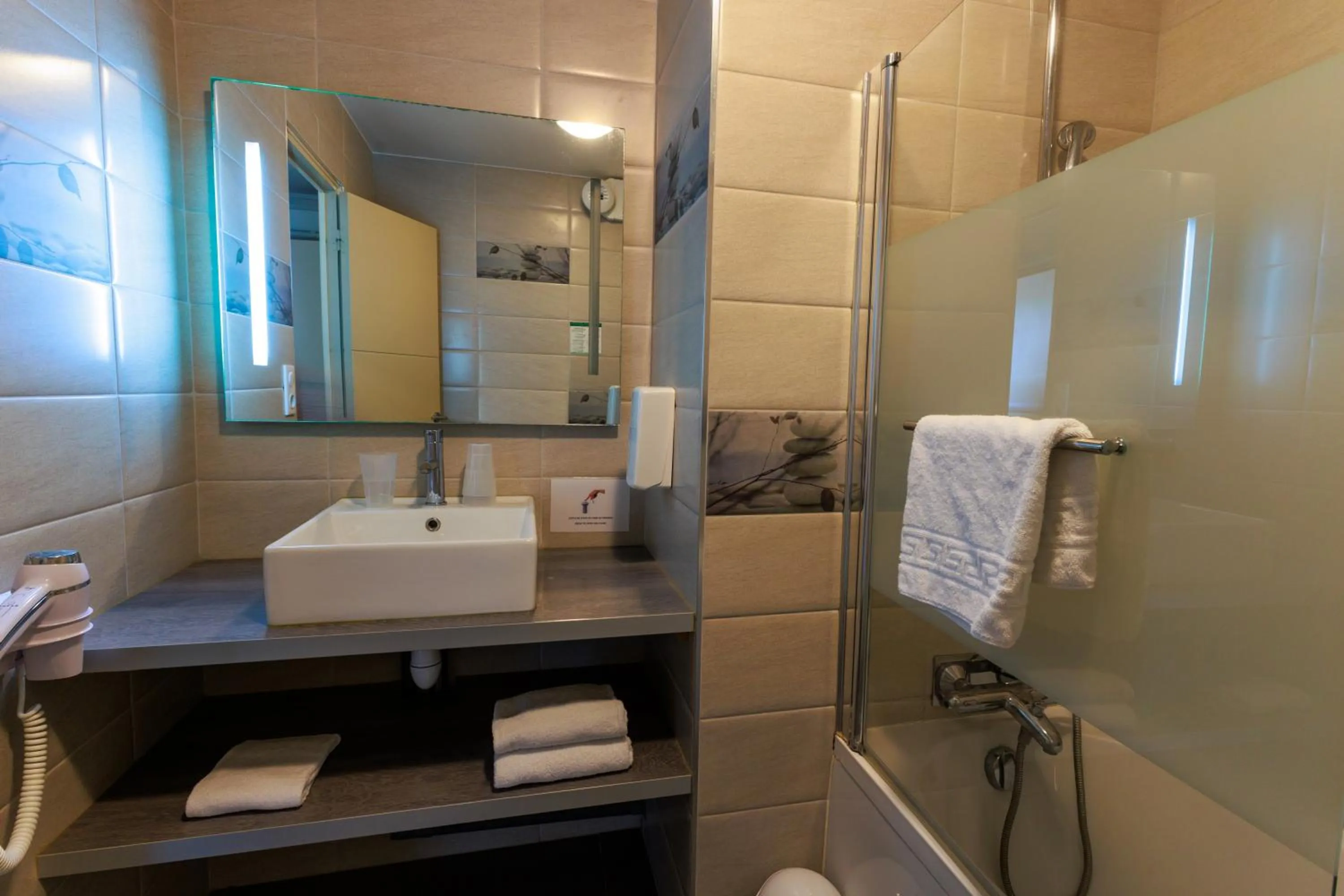 Bathroom in Logis Hôtel Le Rochelois