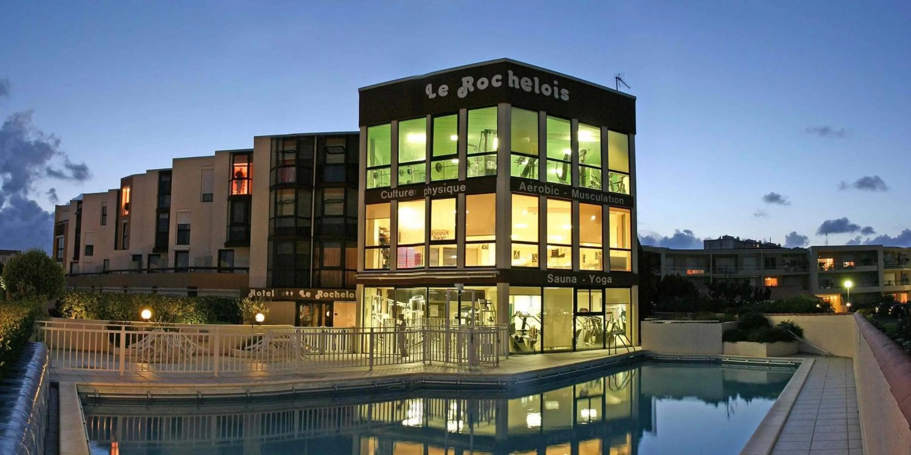 Facade/entrance in Logis Hôtel Le Rochelois