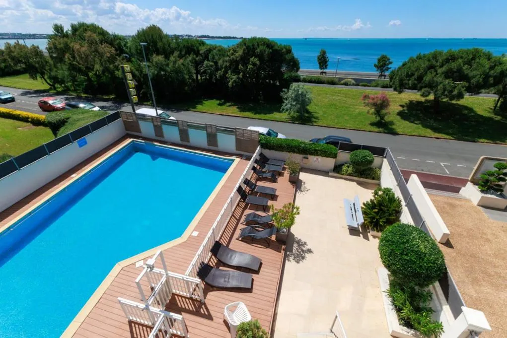Sea view in Logis Hôtel Le Rochelois