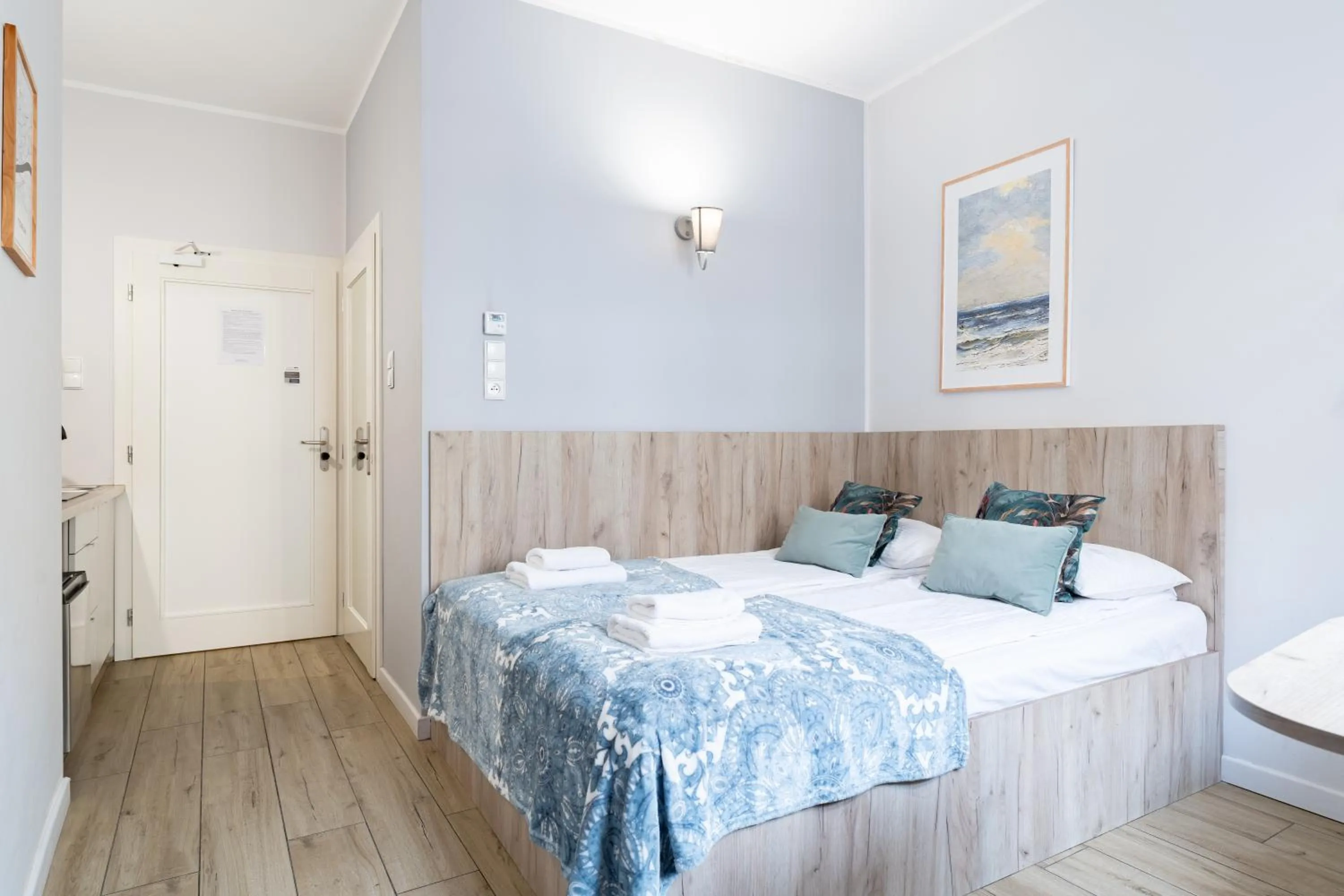 Decorative detail, Bed in Łazienna Premier by Rentoom