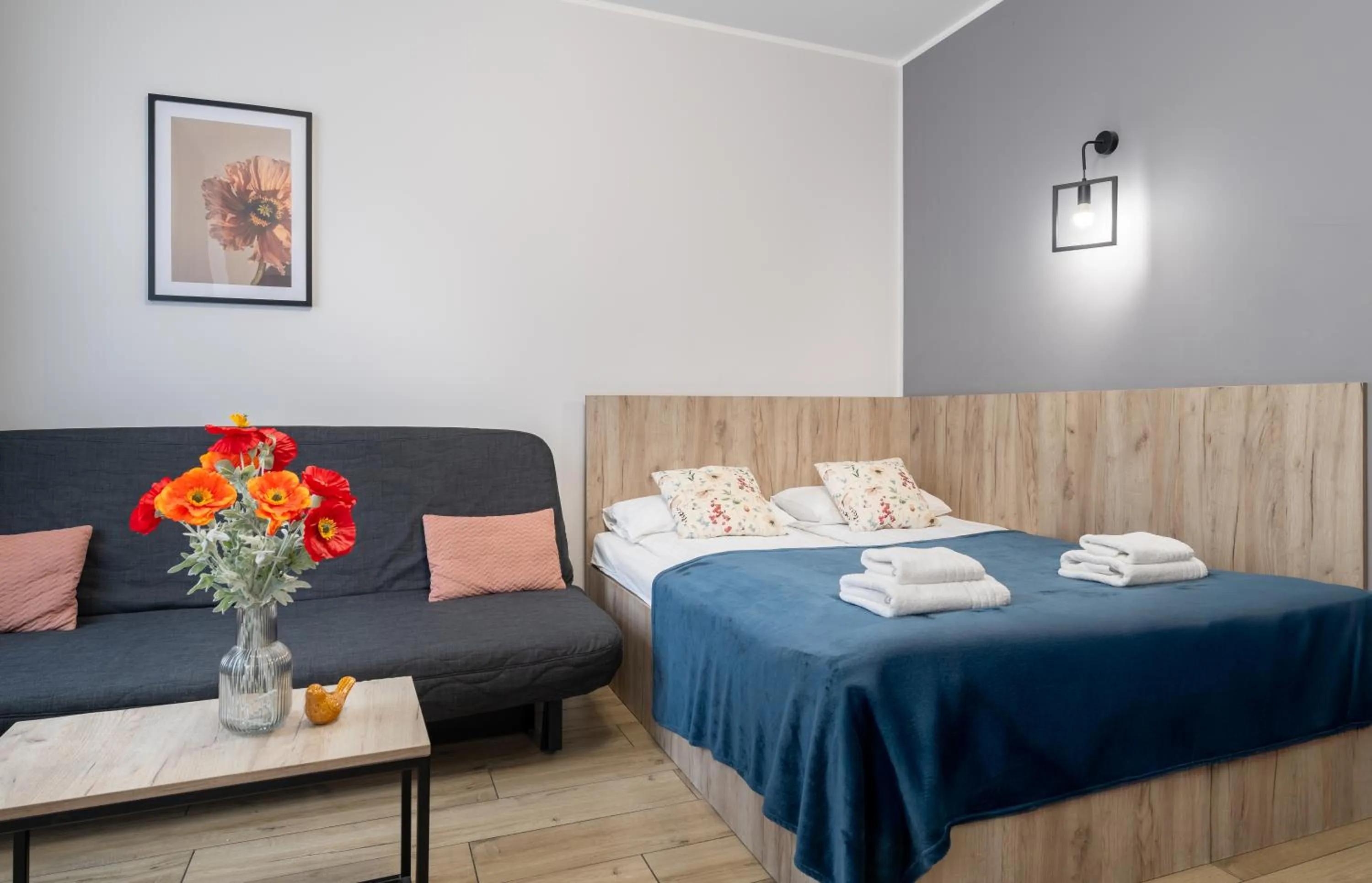 Bedroom, Bed in Łazienna Premier by Rentoom