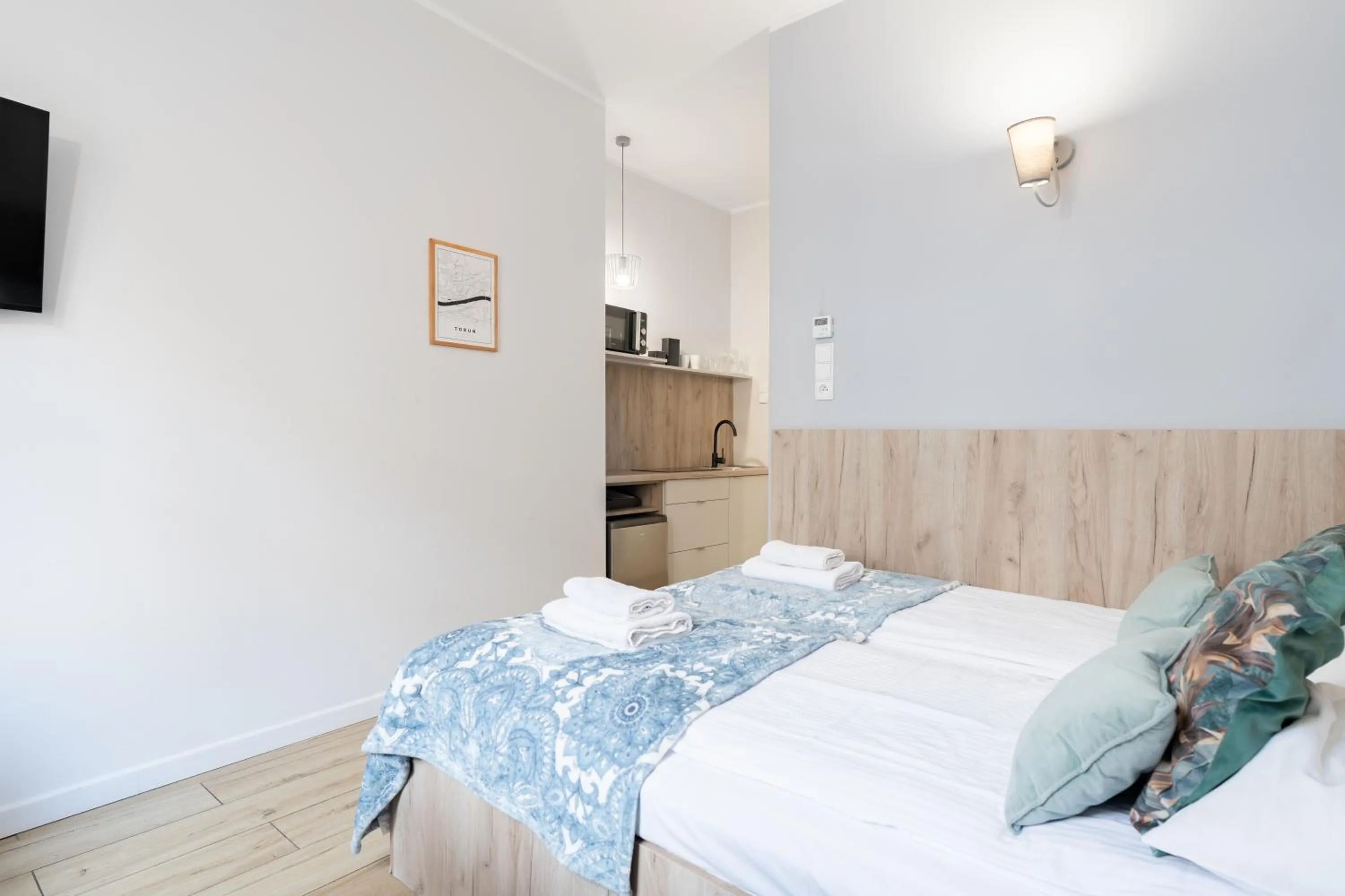 Kitchen or kitchenette, Bed in Łazienna Premier by Rentoom