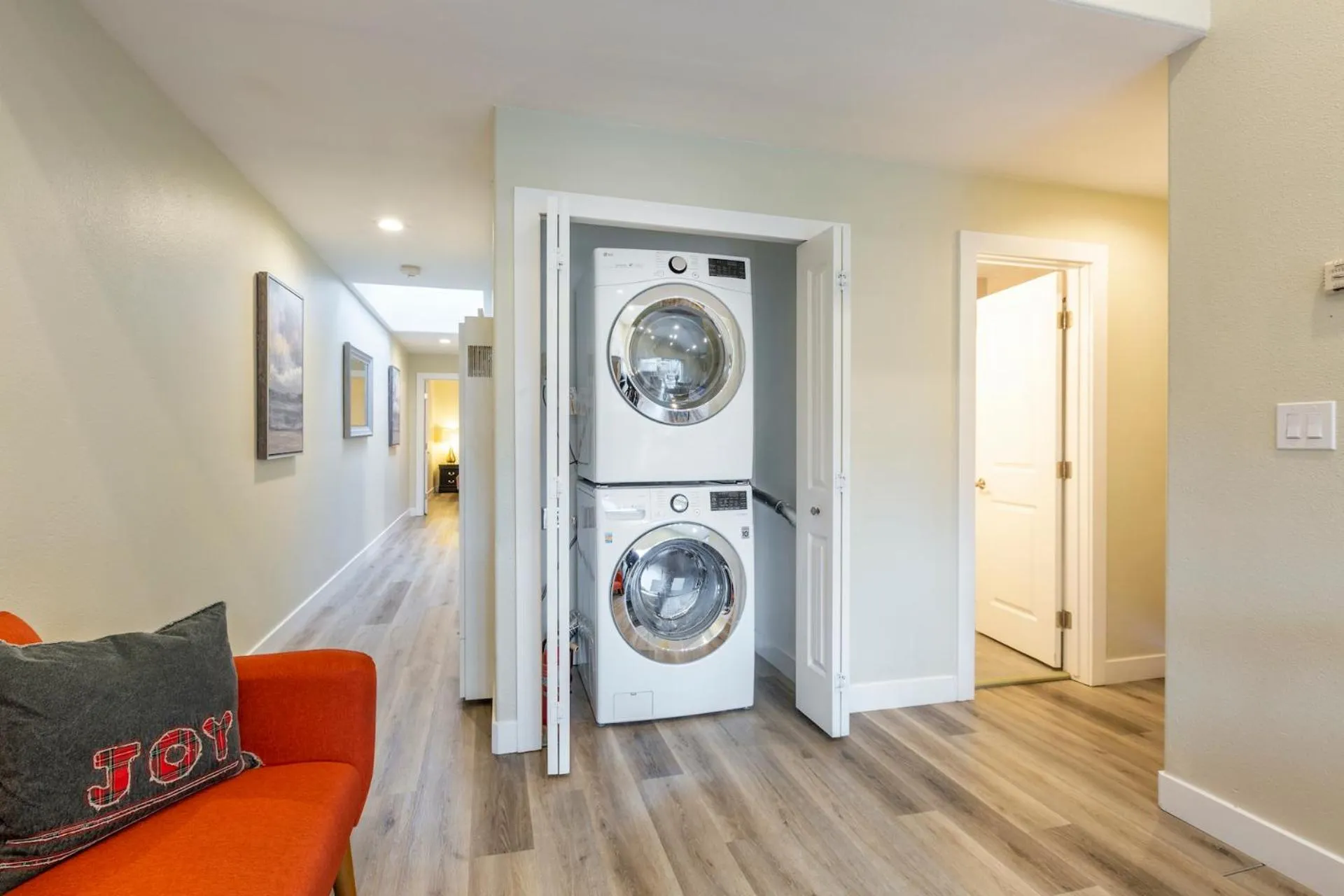 washing machine in @ Marbella Lane 6BR Duplex in Downtown San Jose