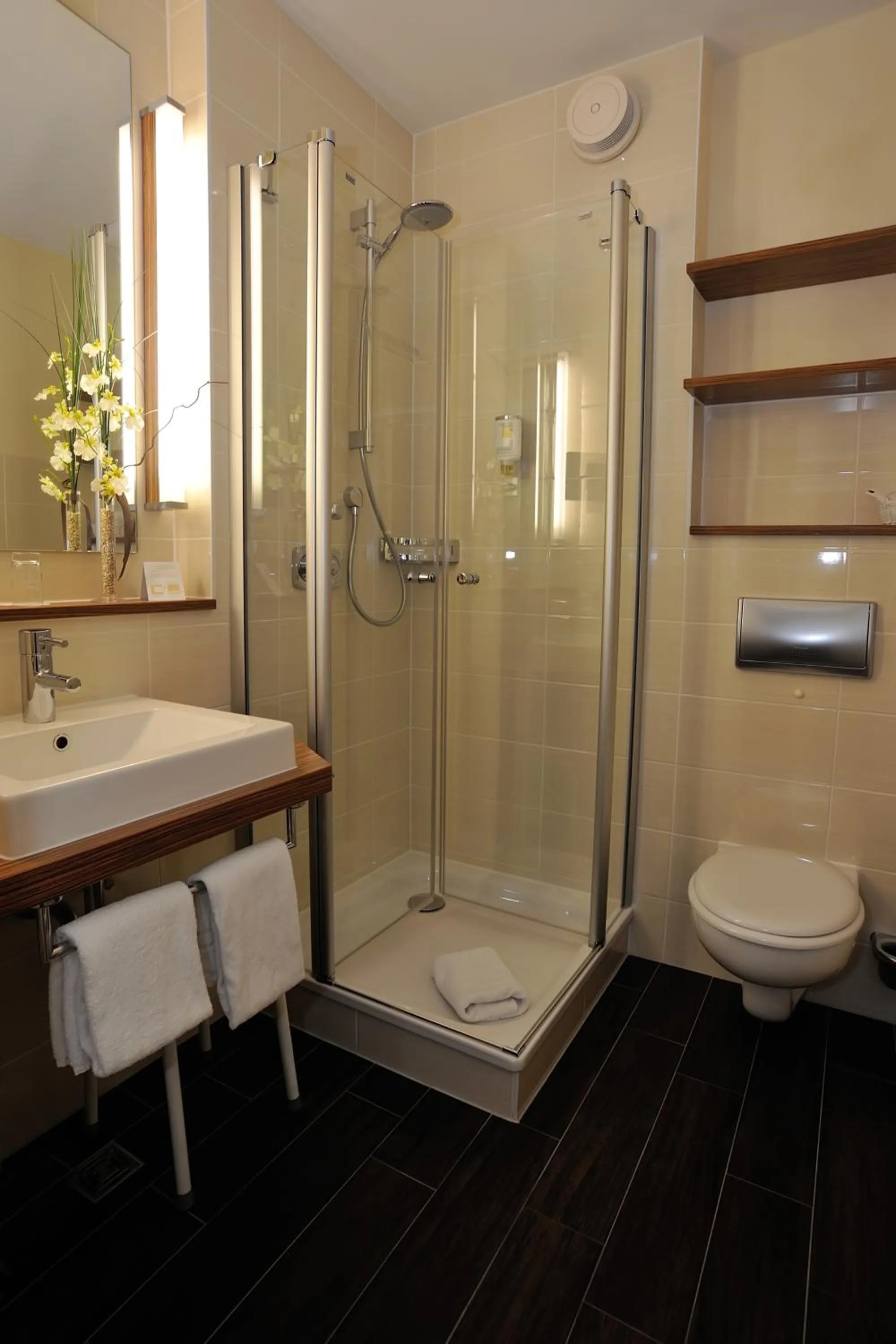 Bathroom in NordWest-Hotel Bad Zwischenahn