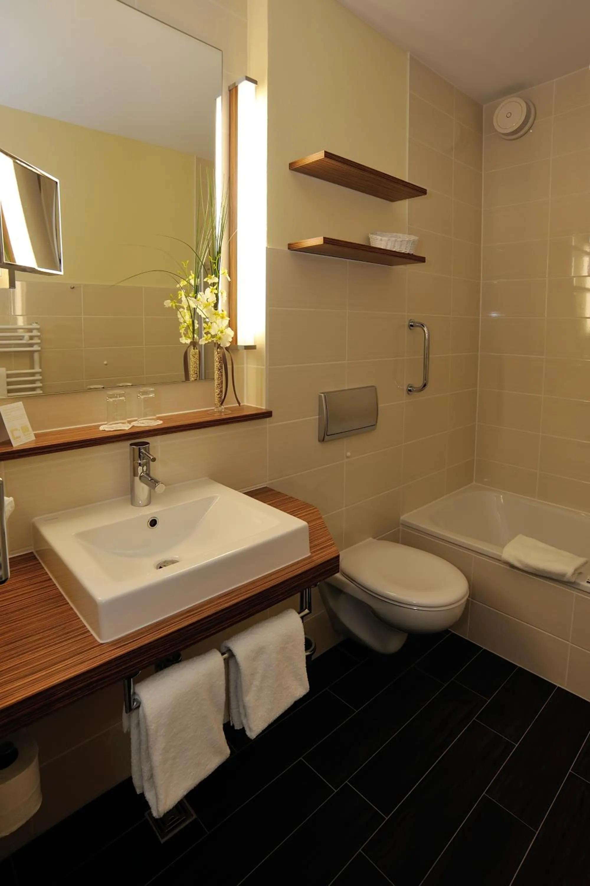 Bathroom in NordWest-Hotel Bad Zwischenahn