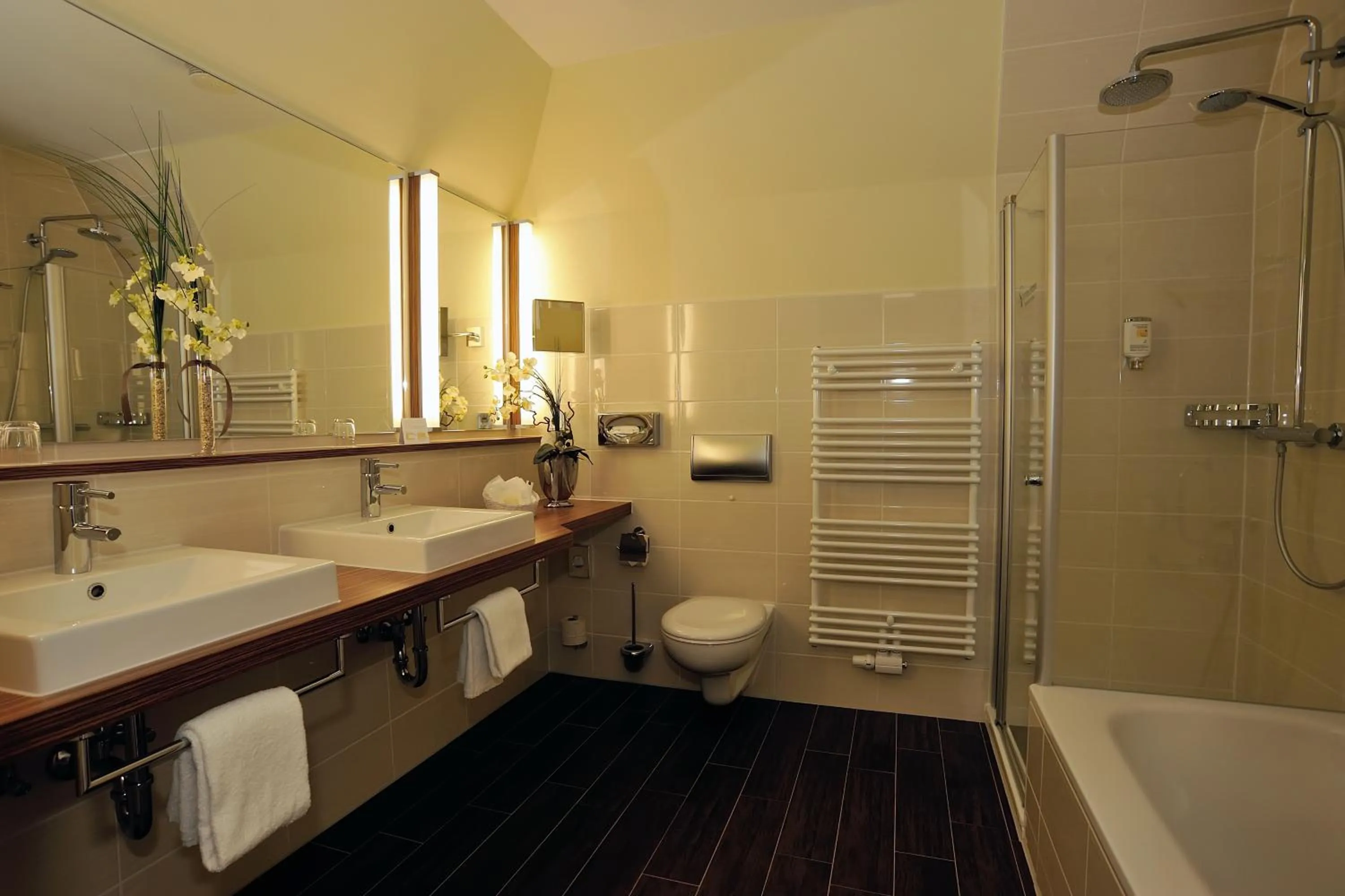 Bathroom in NordWest-Hotel Bad Zwischenahn