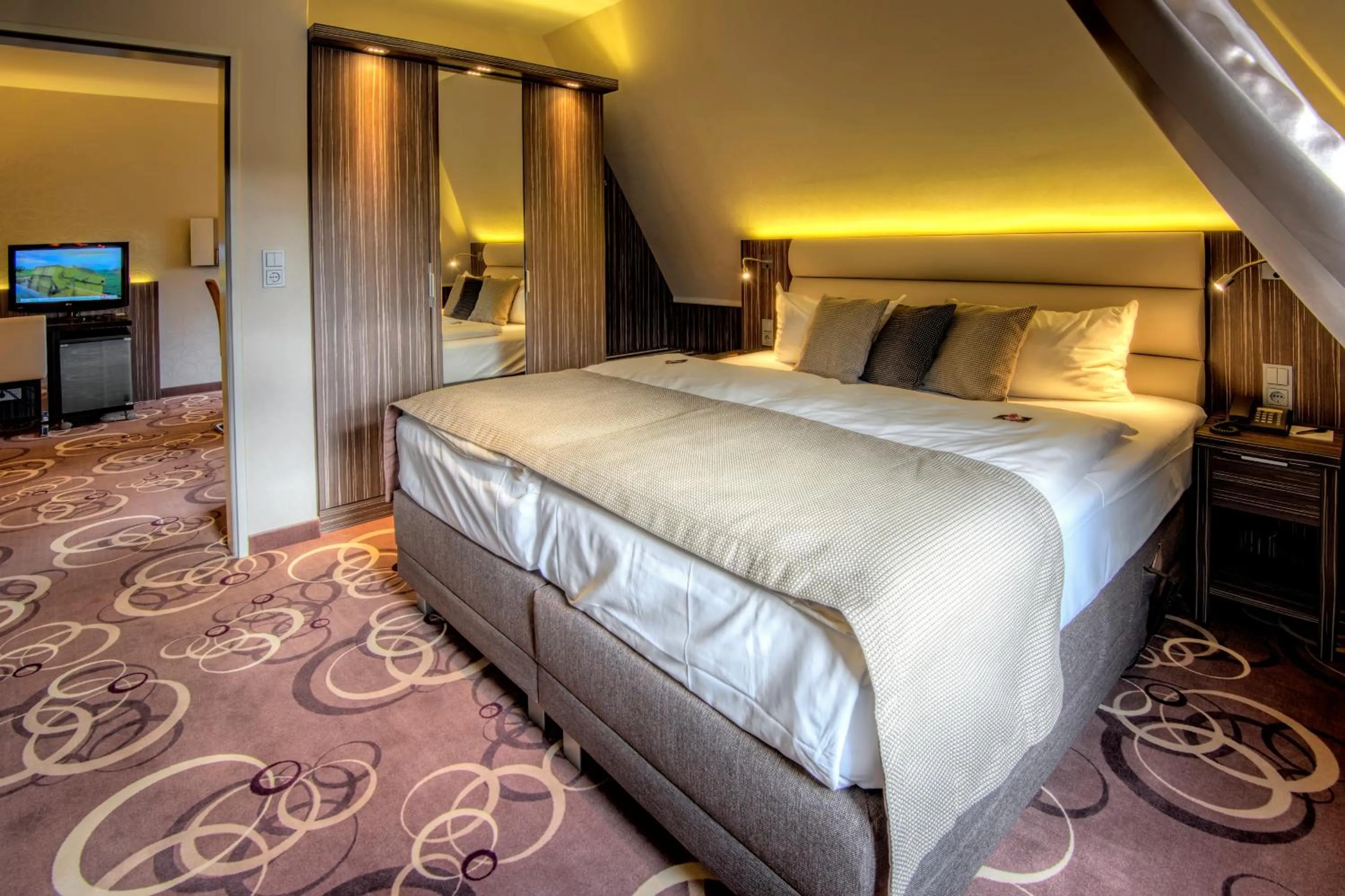 Bedroom, Bed in NordWest-Hotel Bad Zwischenahn