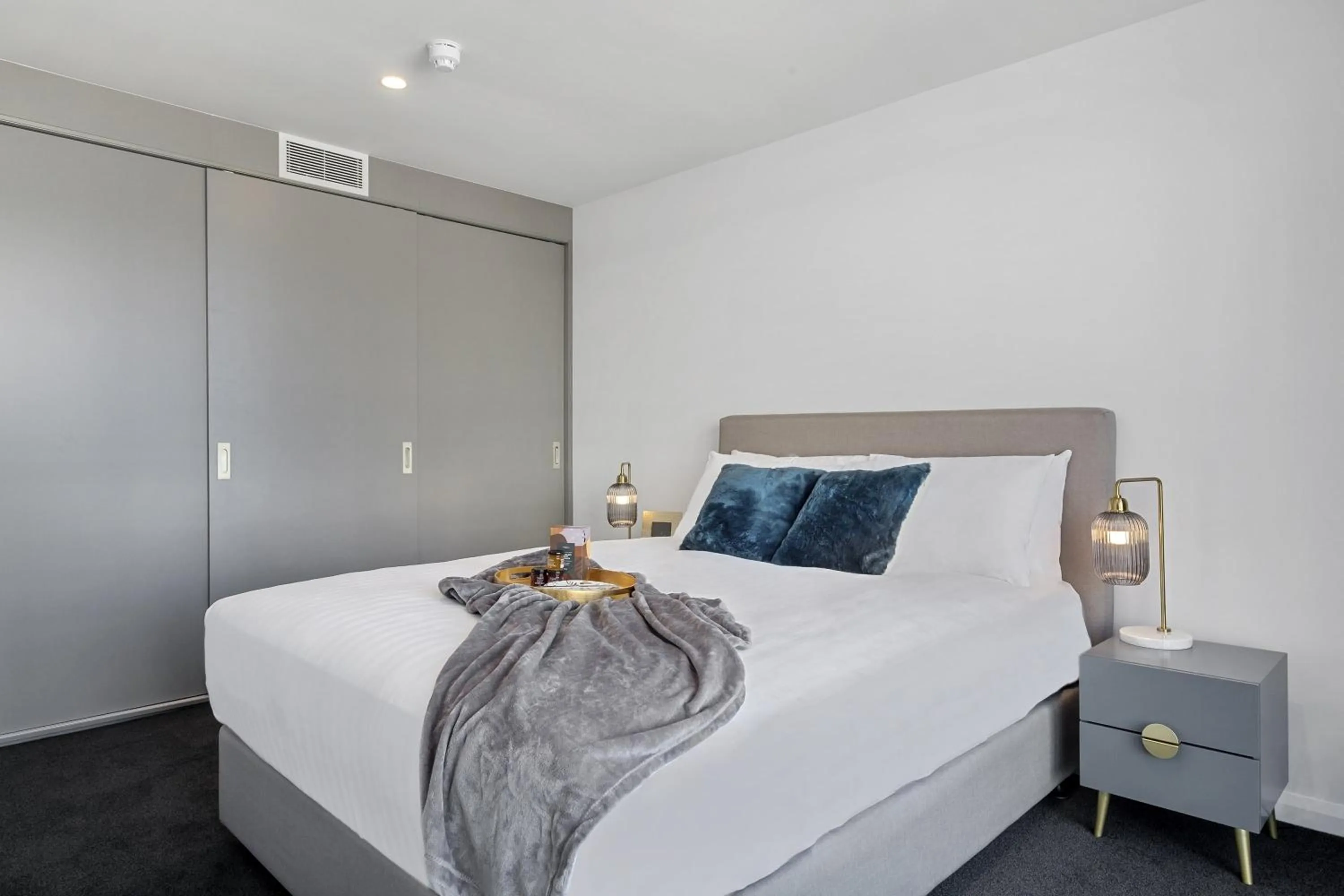 Bedroom, Bed in Hobart City Apartments