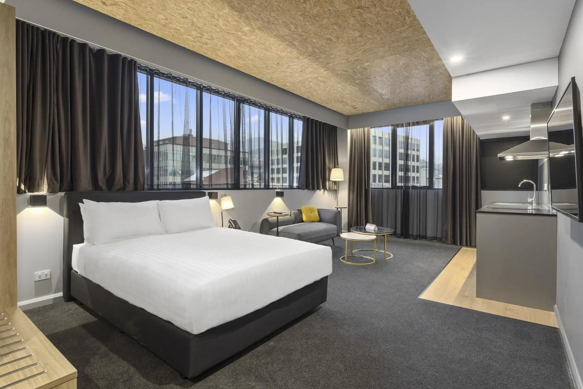 TV and multimedia, Bed in Hobart City Apartments