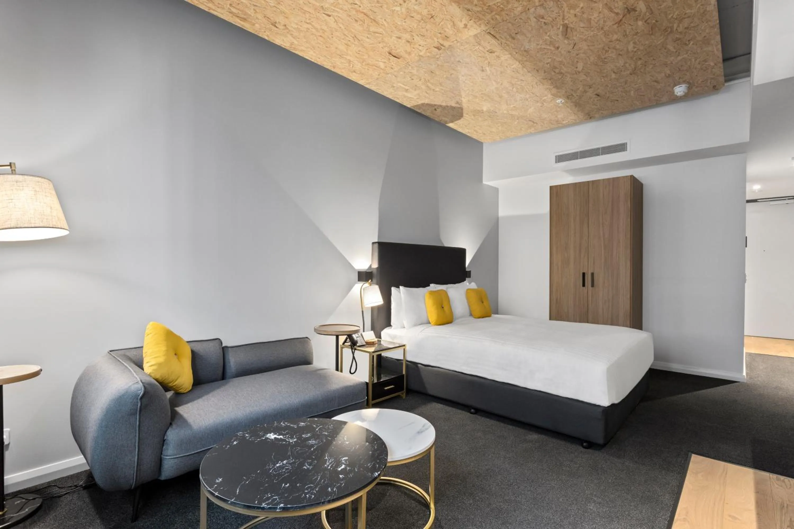 Photo of the whole room, Bed in Hobart City Apartments