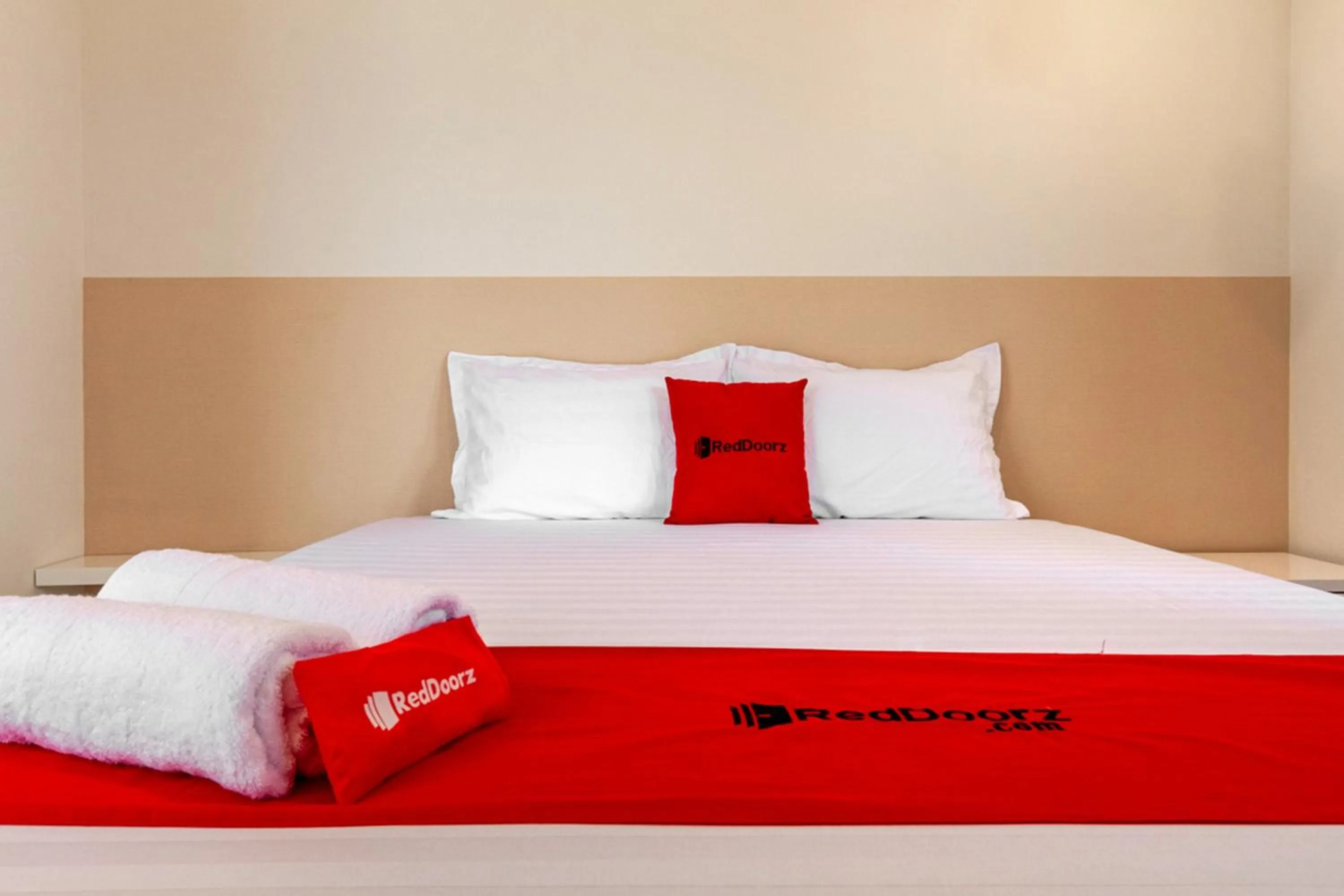 Bed in RedDoorz Syariah @ Kebraon