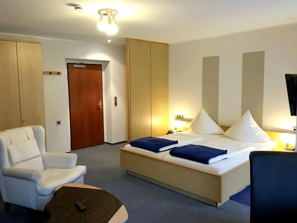 Photo of the whole room, Bed in Hotel Garni am Goetheplatz