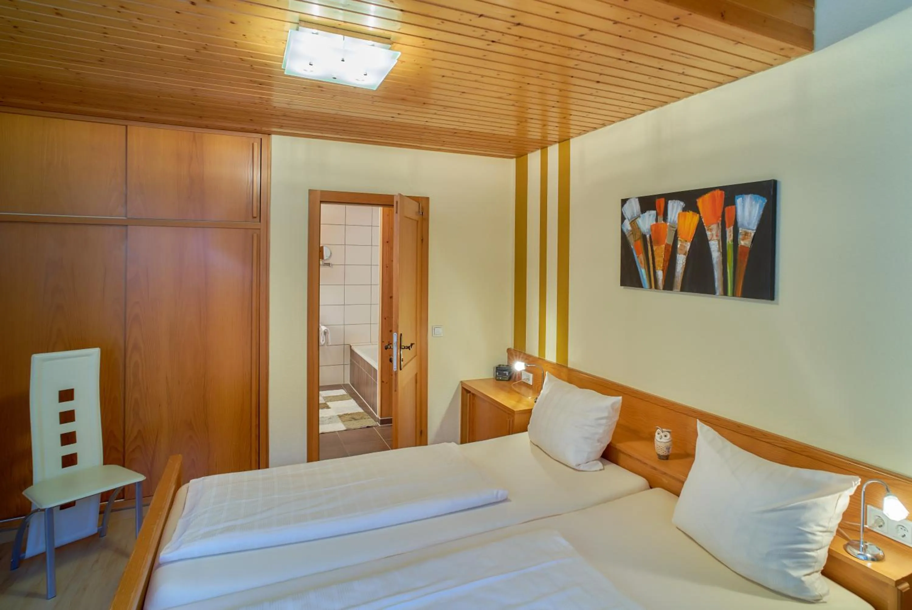 Bedroom, Bed in Hotel Garni am Goetheplatz