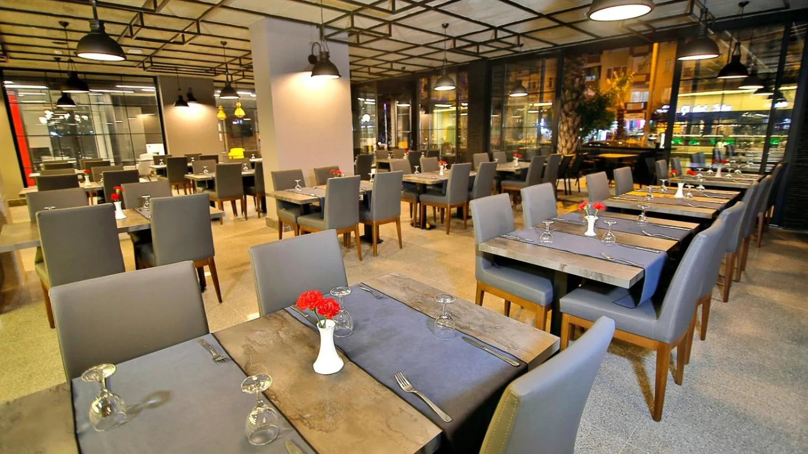 Restaurant/places to eat in Ramira Joy Hotel