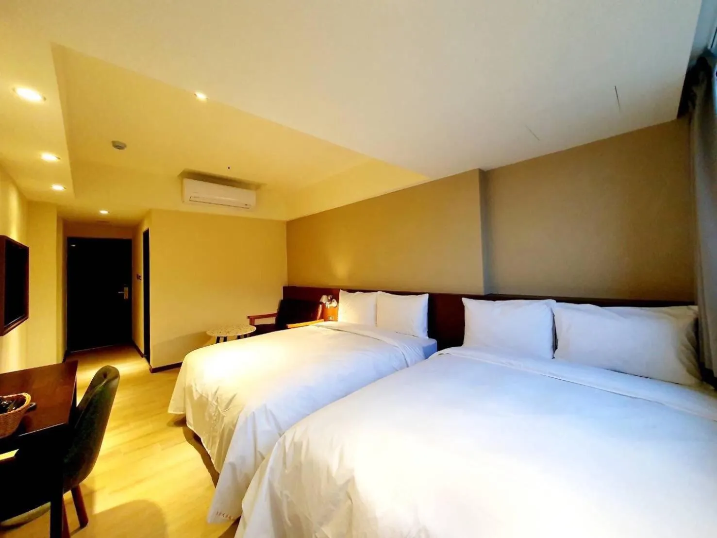 Bed in Dahua Hotel