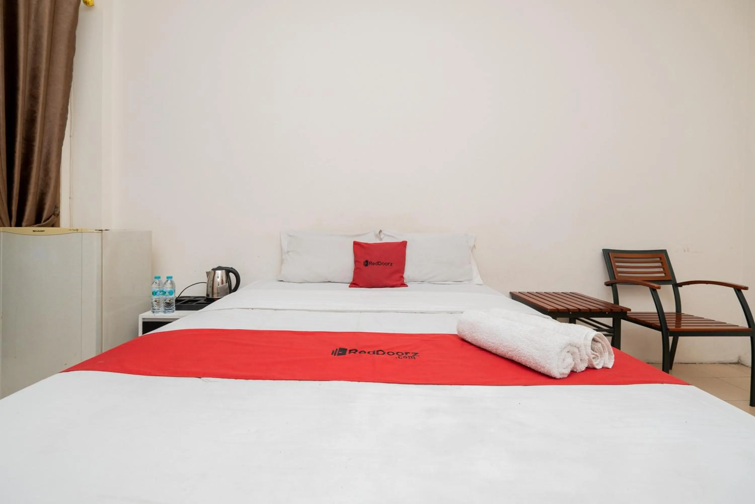 Bed in RedDoorz Plus @ Gunungsari Surabaya