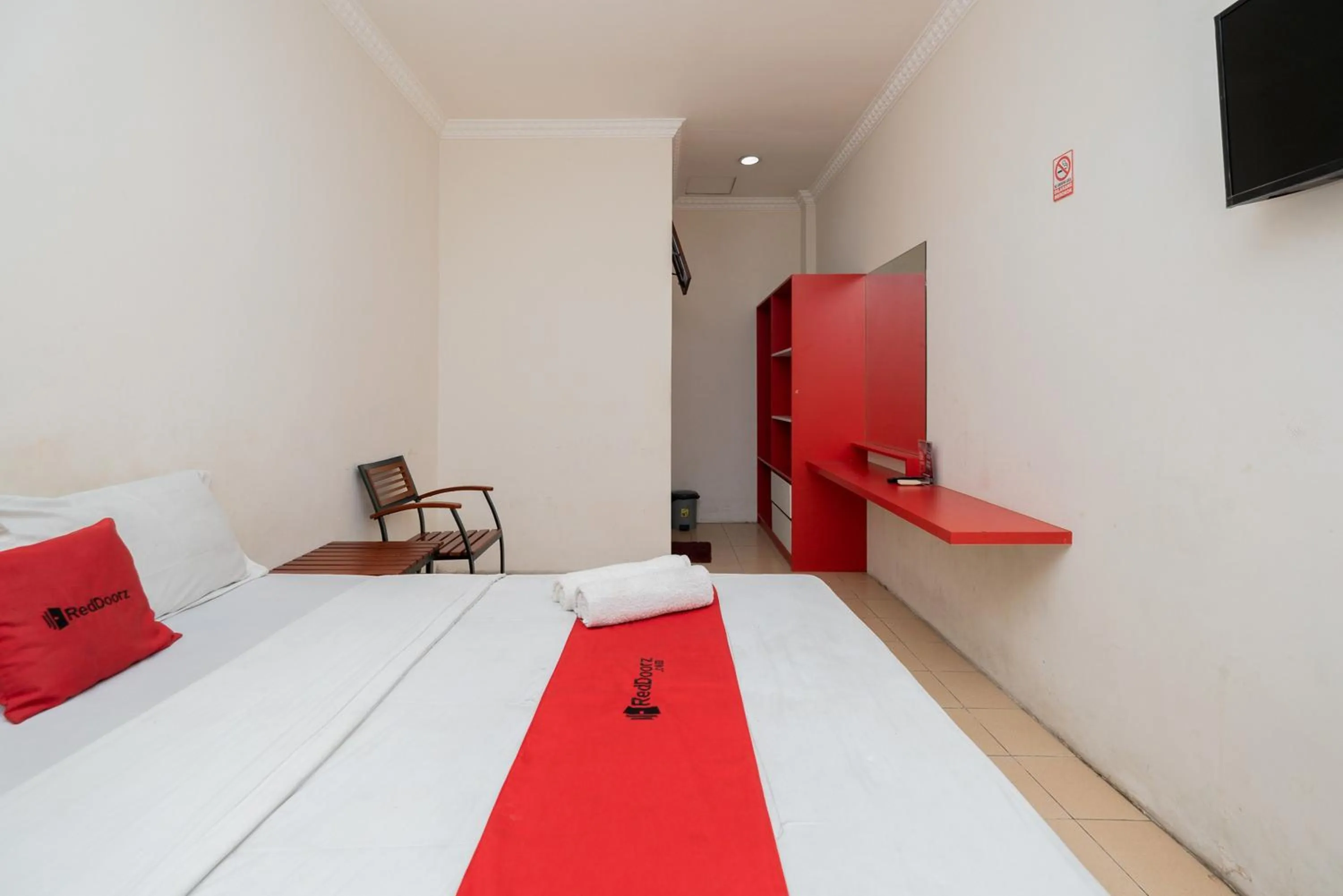 Bed in RedDoorz Plus @ Gunungsari Surabaya