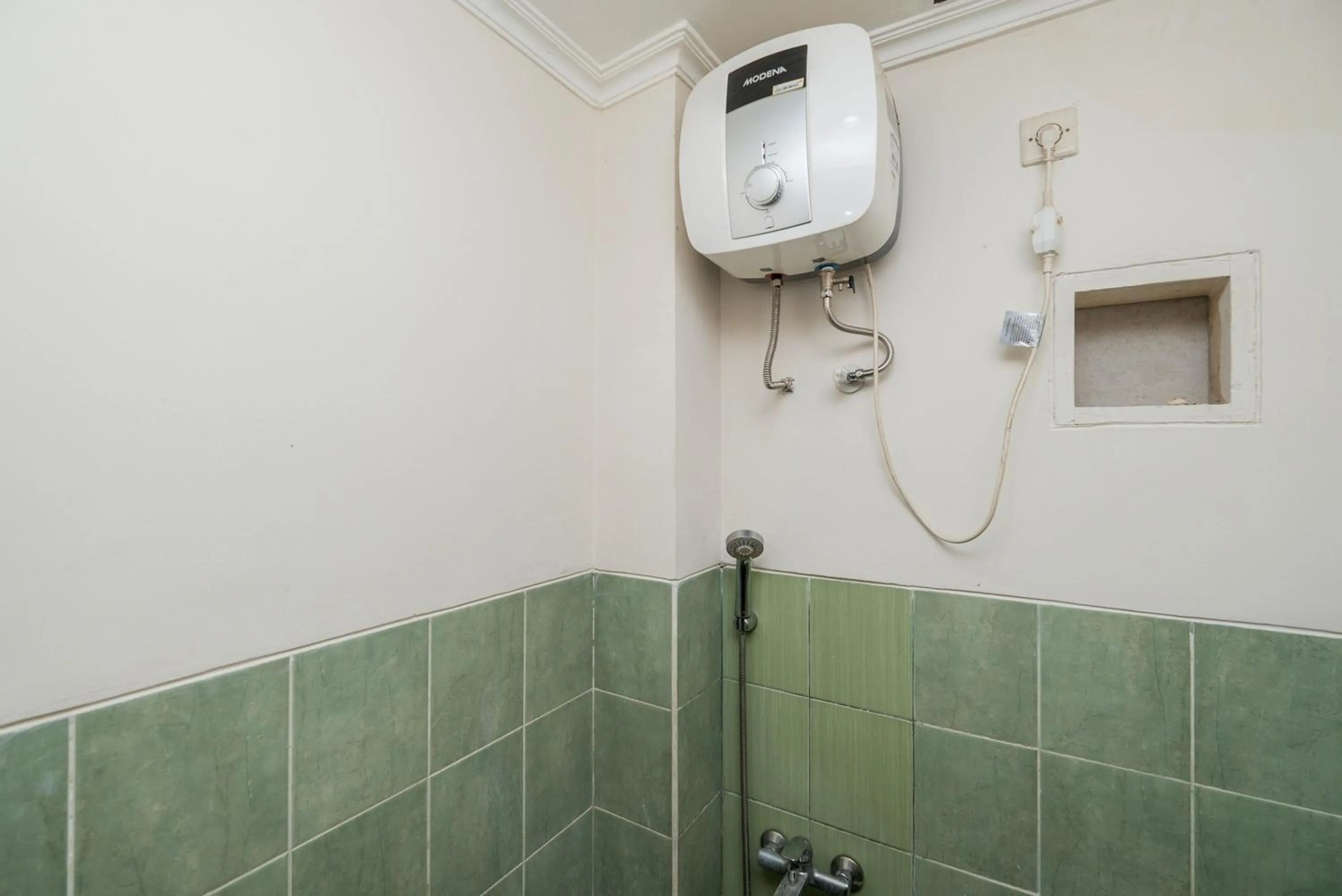 Bathroom in RedDoorz Plus @ Gunungsari Surabaya