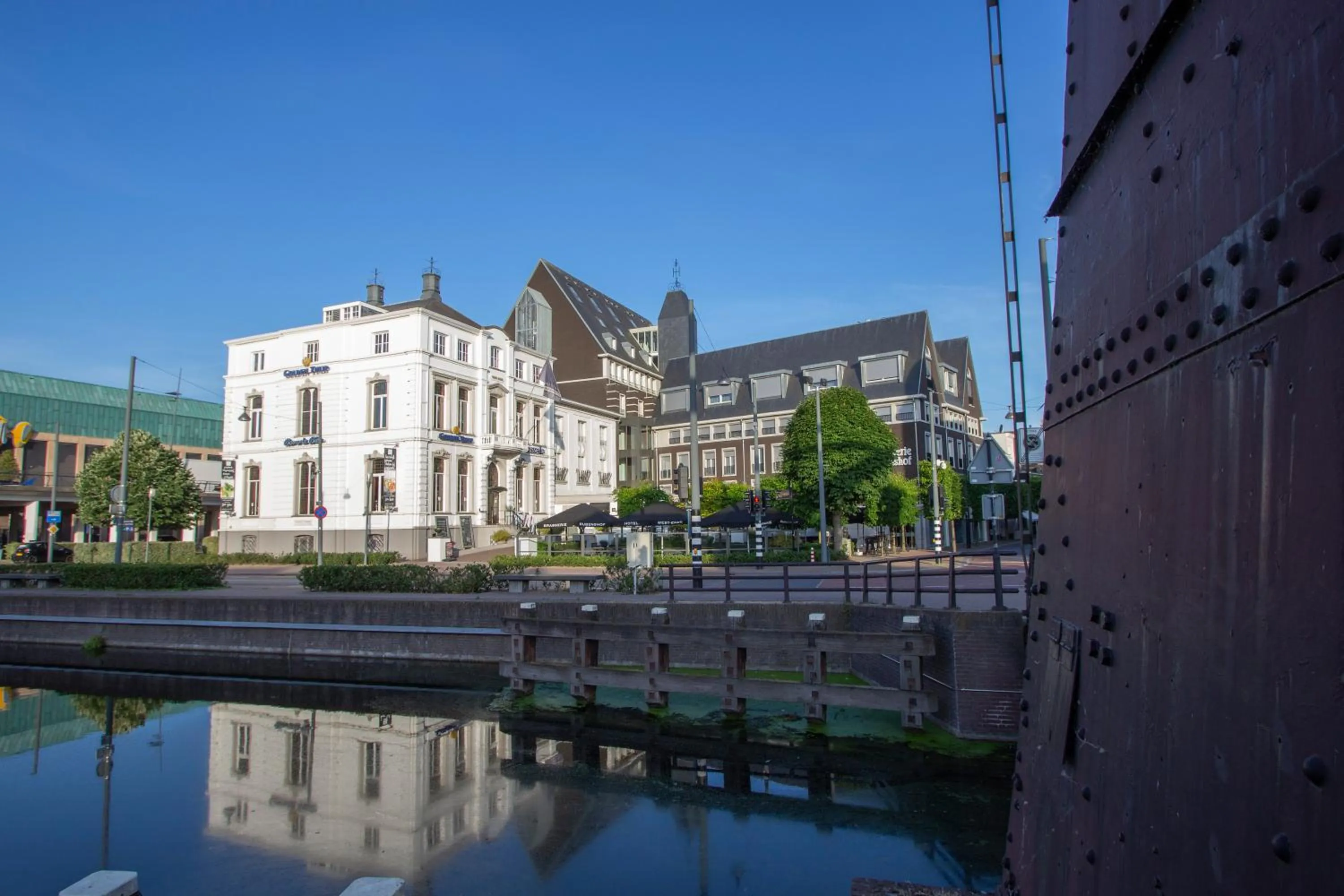 Property building in Villa Rubenshof