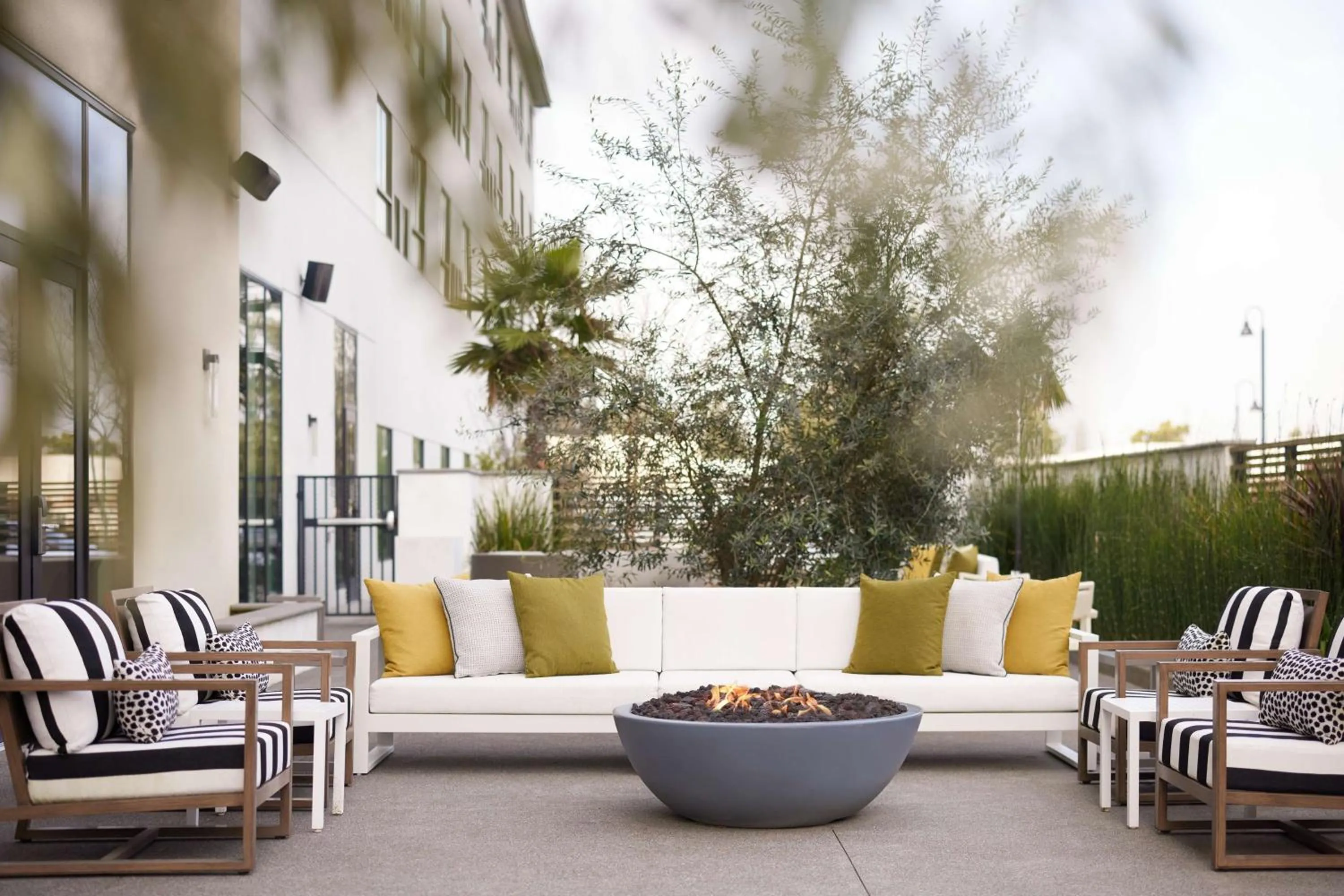 Patio in Cambria Hotel Sonoma Wine Country