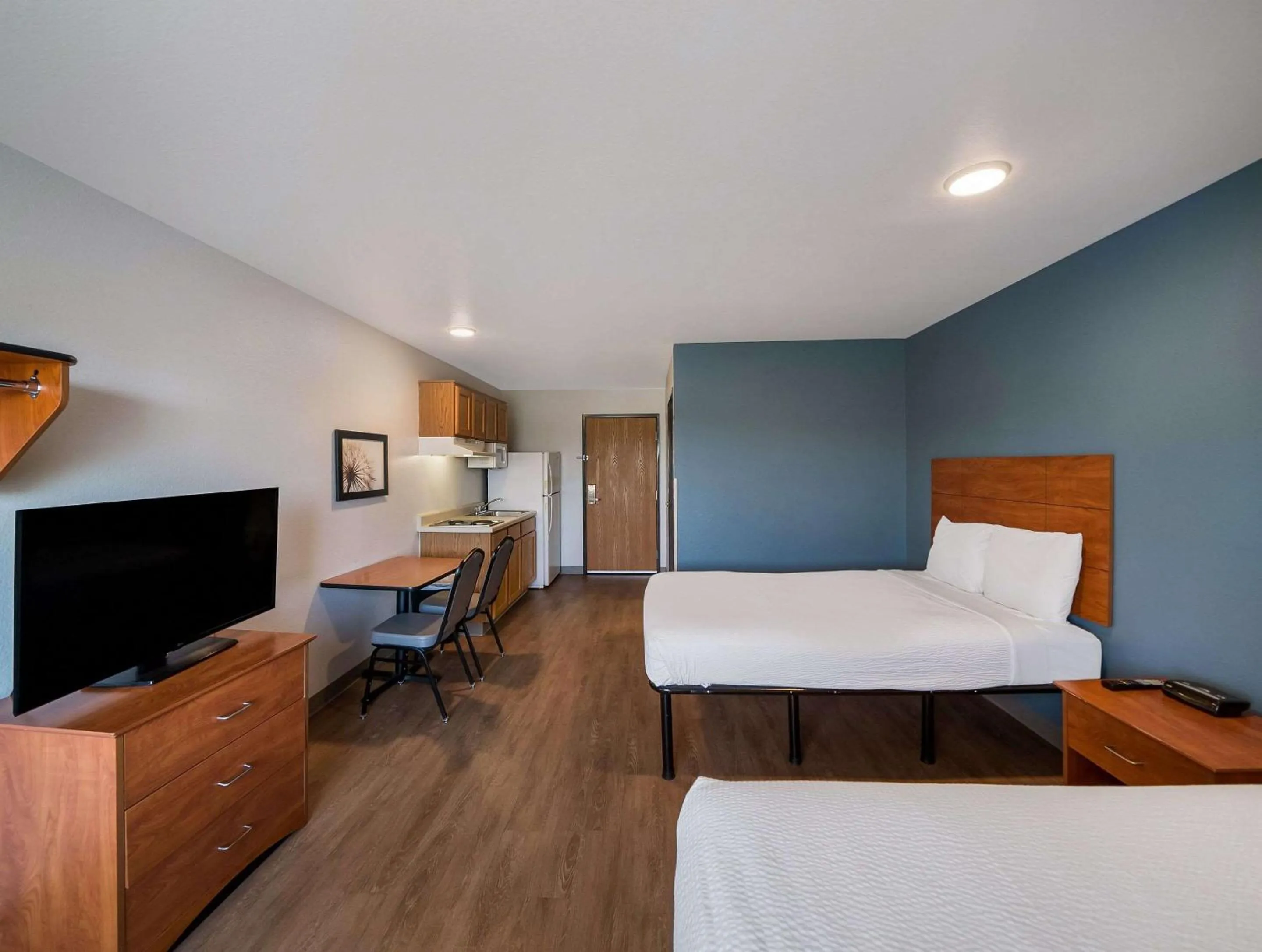 Bedroom, Bed in WoodSpring Suites Fort Worth Trophy Club