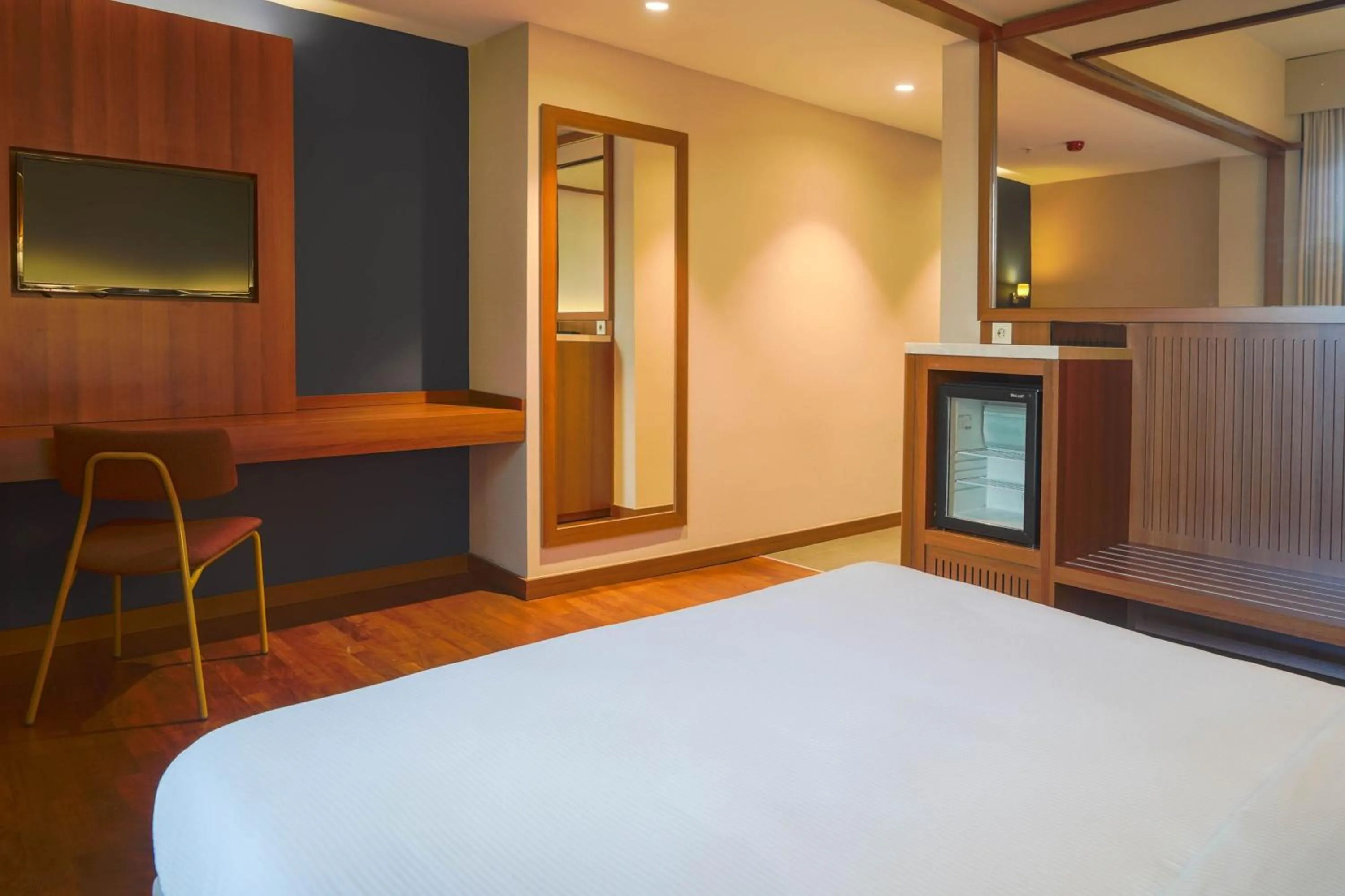 Photo of the whole room, Bed in Trio Suites Hotel Gorukle