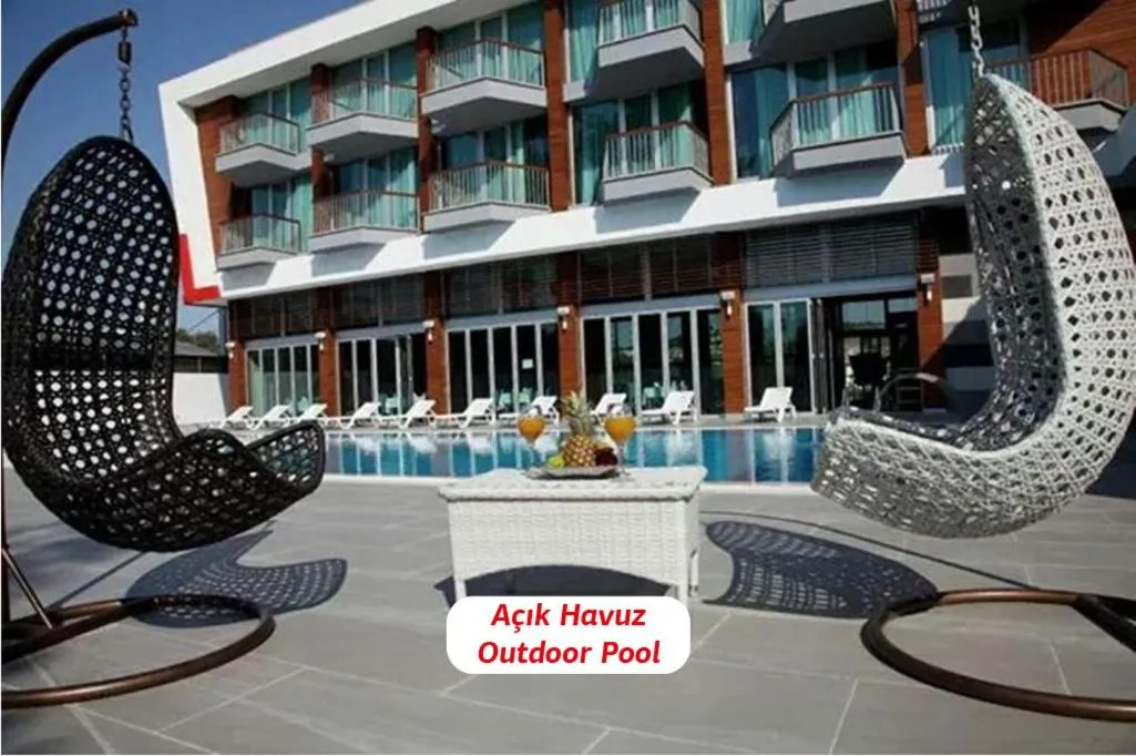 Swimming pool in Yalova Lova Hotel & SPA Yalova