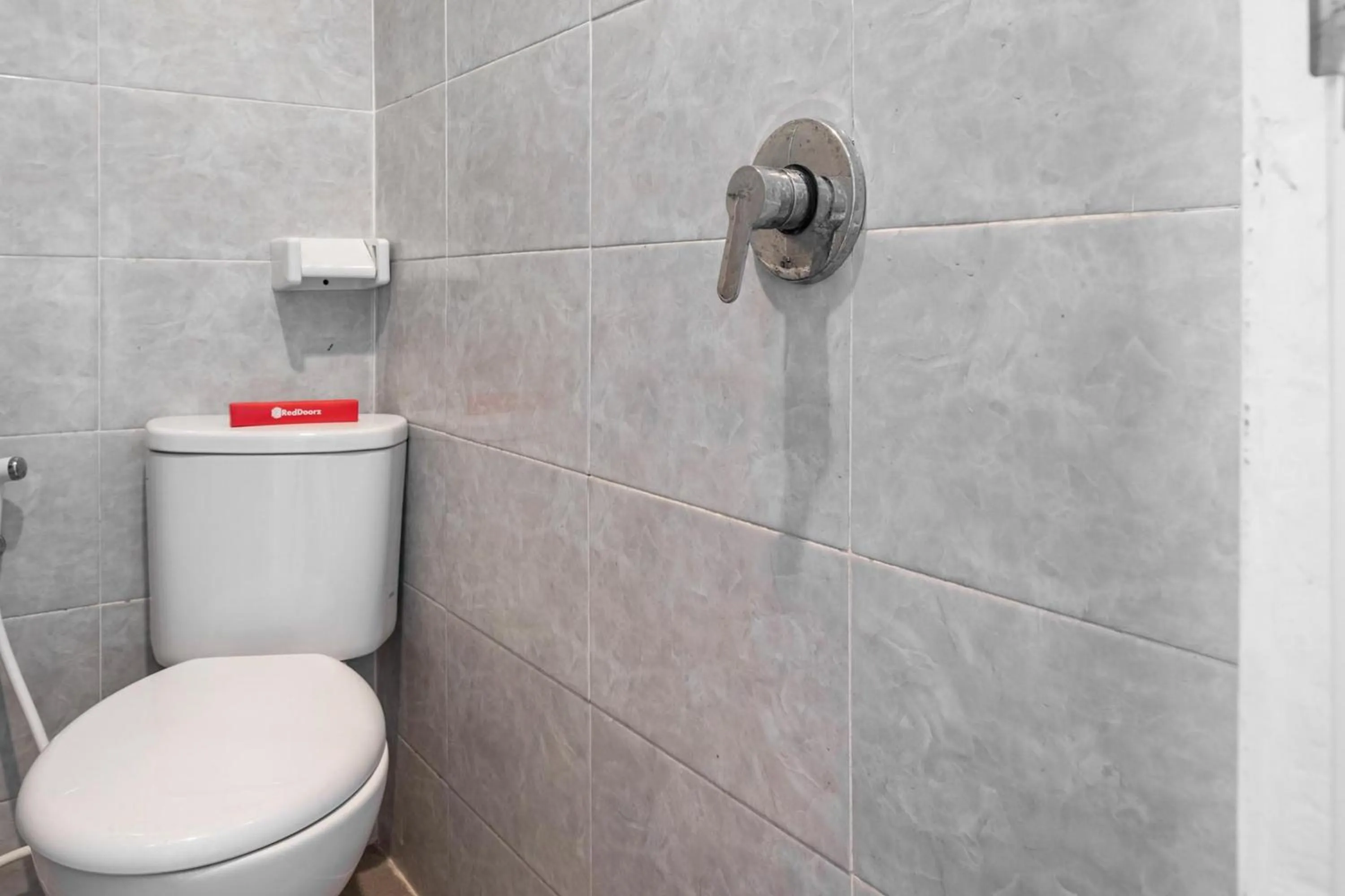 Bathroom in RedDoorz near Tanjung Duren 2
