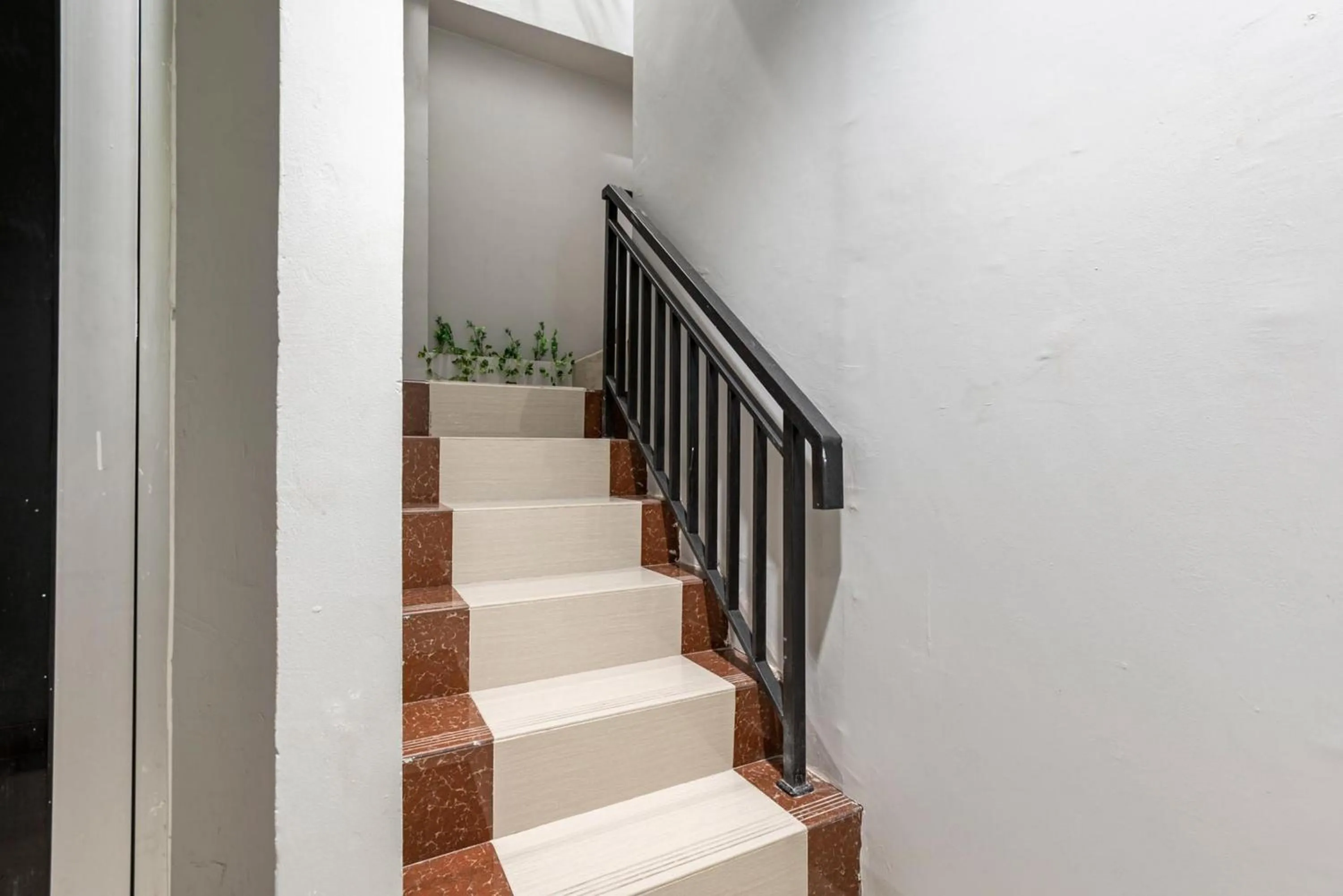 Facade/entrance in RedDoorz near Tanjung Duren 2