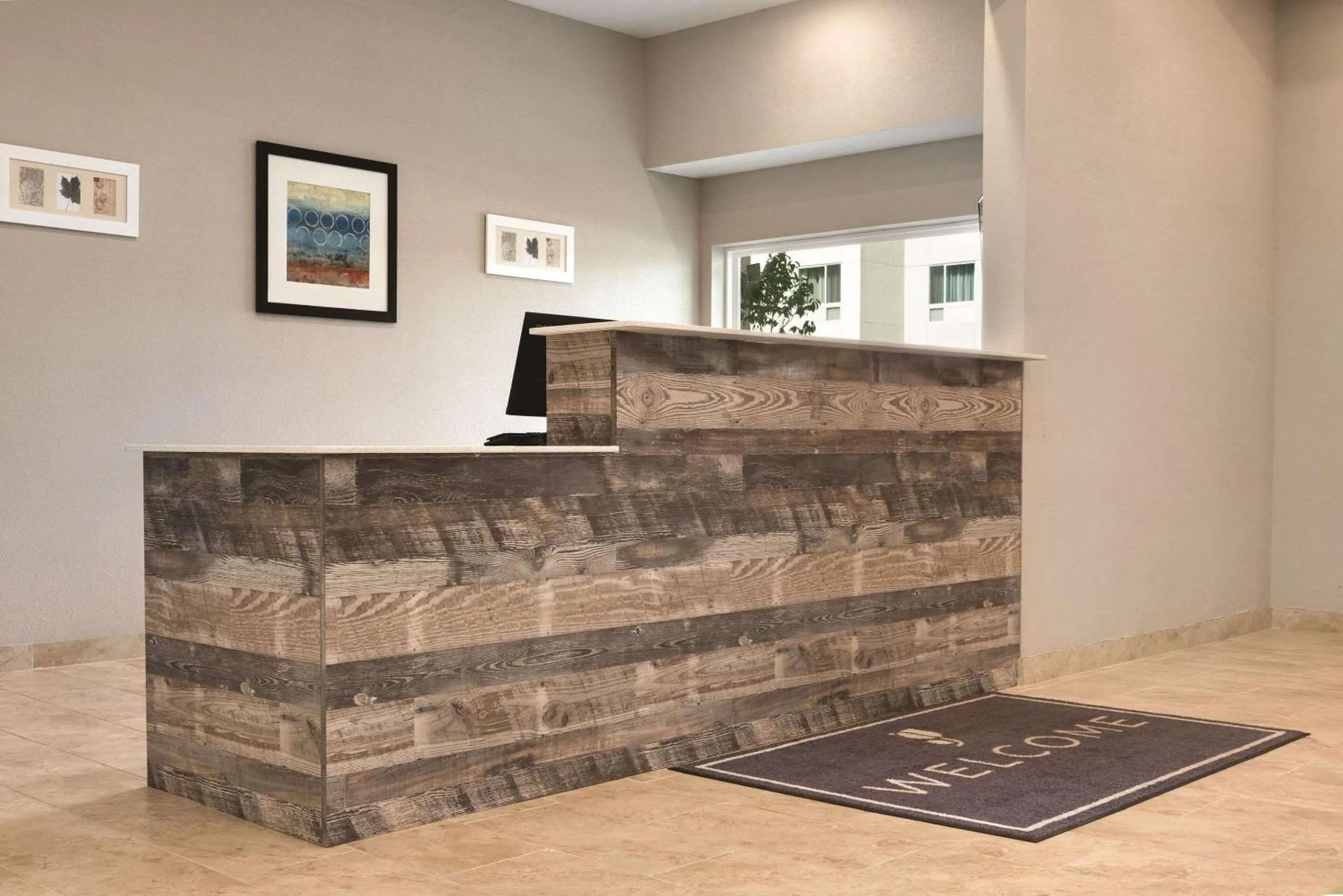 Lobby or reception in Country Inn & Suites by Radisson, Greensboro, NC