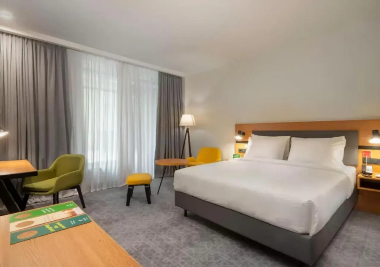 Standard Queen Room - Disability Access in Holiday Inn Yerevan - Republic Square by IHG Standard Queen Room - Disability Access in Holiday Inn Yerevan - Republic Square by IHG