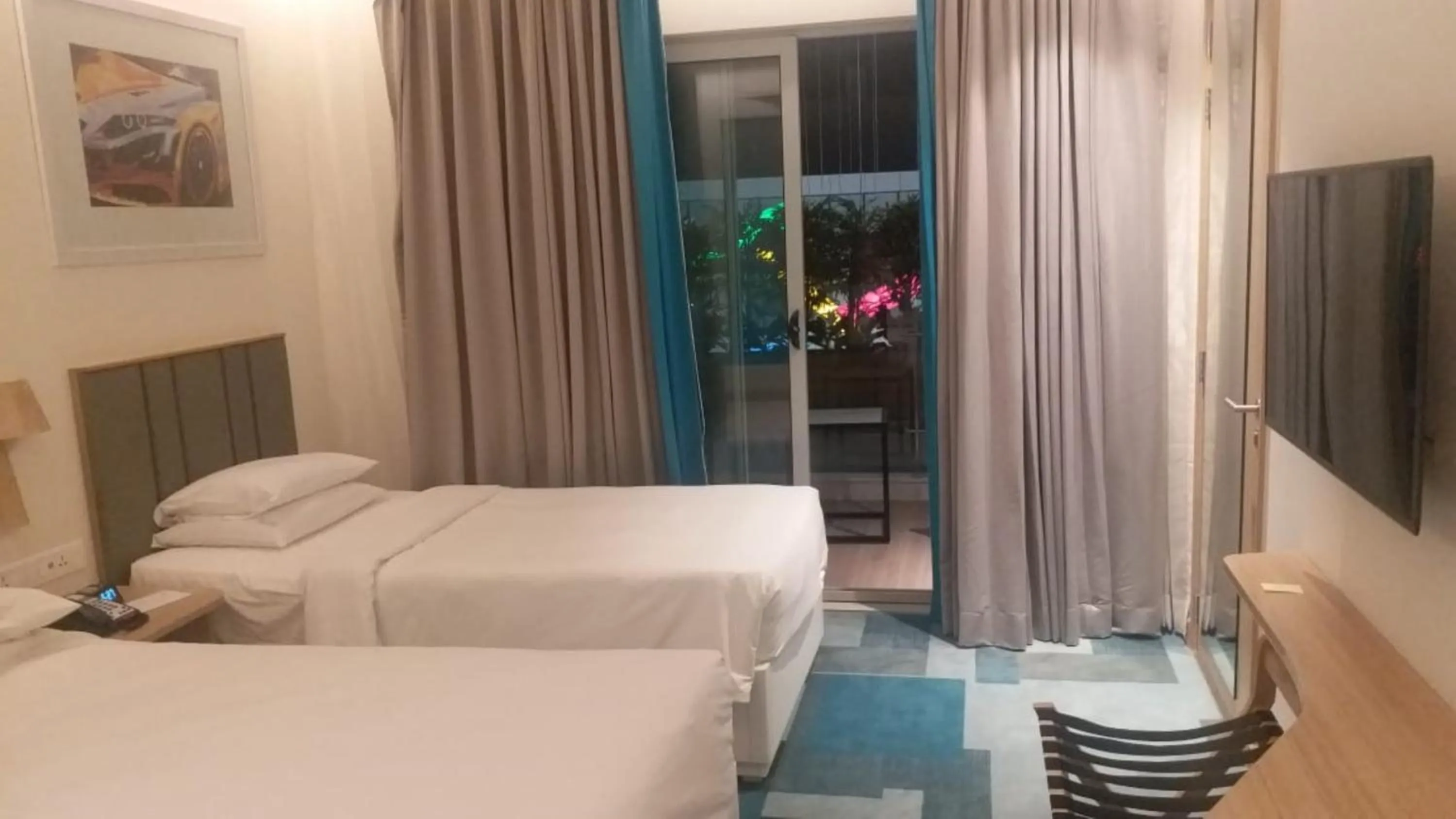 Photo of the whole room, Bed in Holiday Inn Express & Suites Bengaluru Old Madras Road by IHG