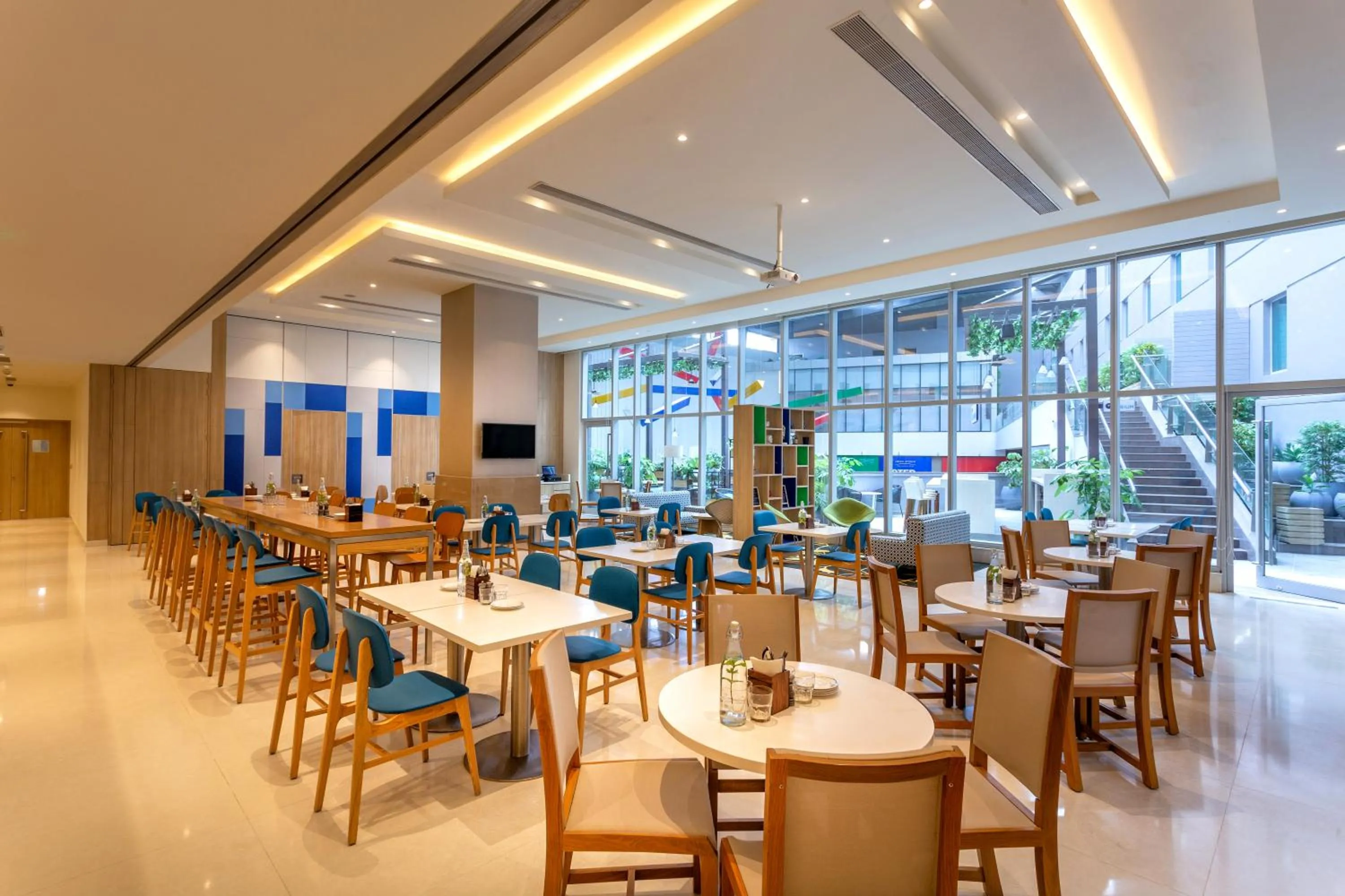 Restaurant/places to eat in Holiday Inn Express & Suites Bengaluru Old Madras Road by IHG