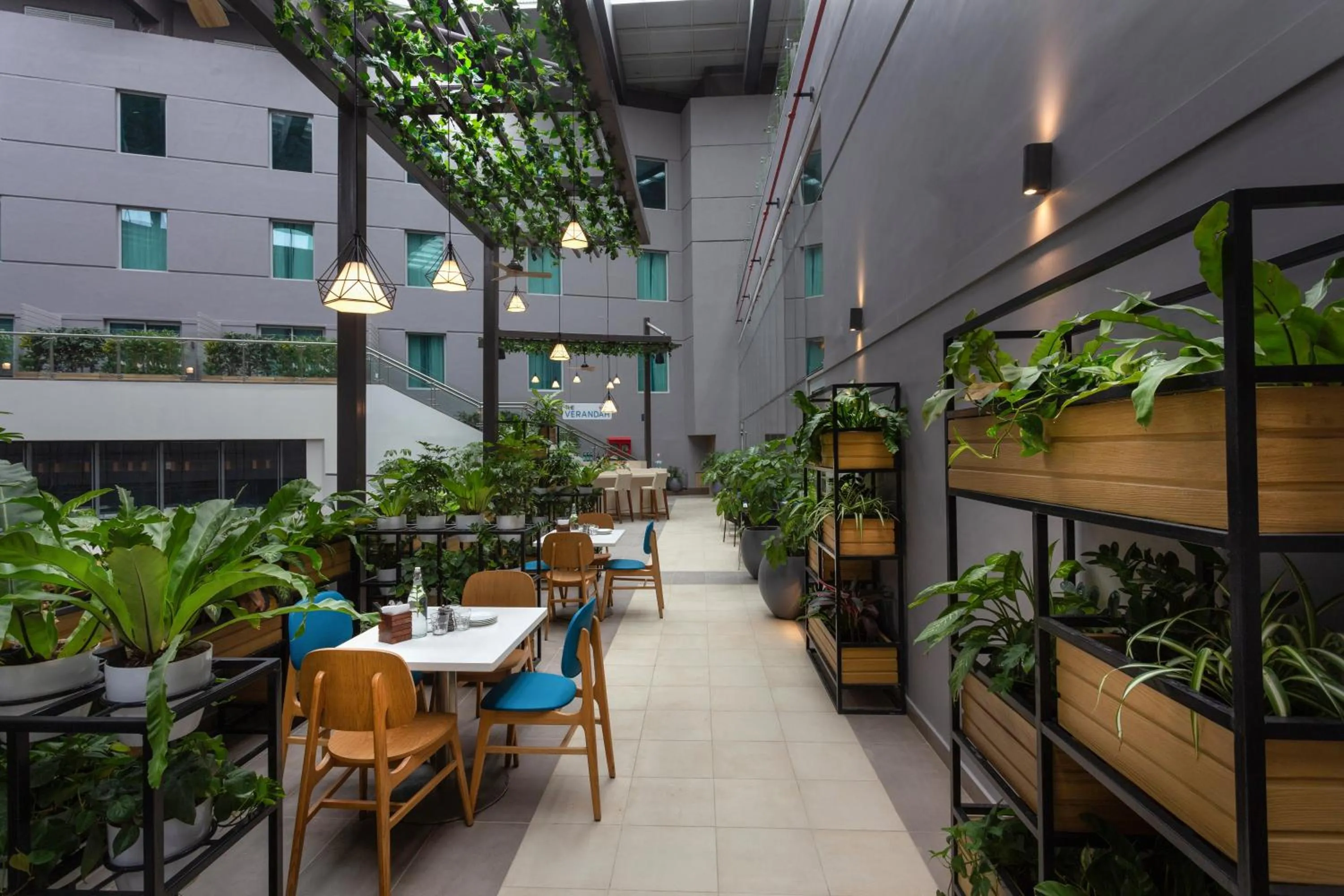 Restaurant/places to eat in Holiday Inn Express & Suites Bengaluru Old Madras Road by IHG