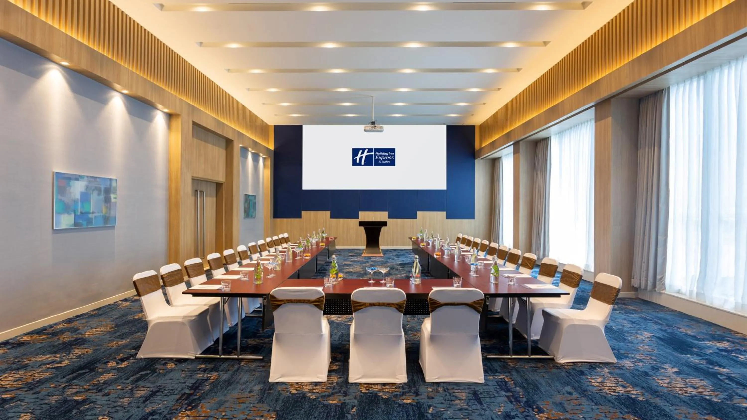 Meeting/conference room in Holiday Inn Express & Suites Bengaluru Old Madras Road by IHG